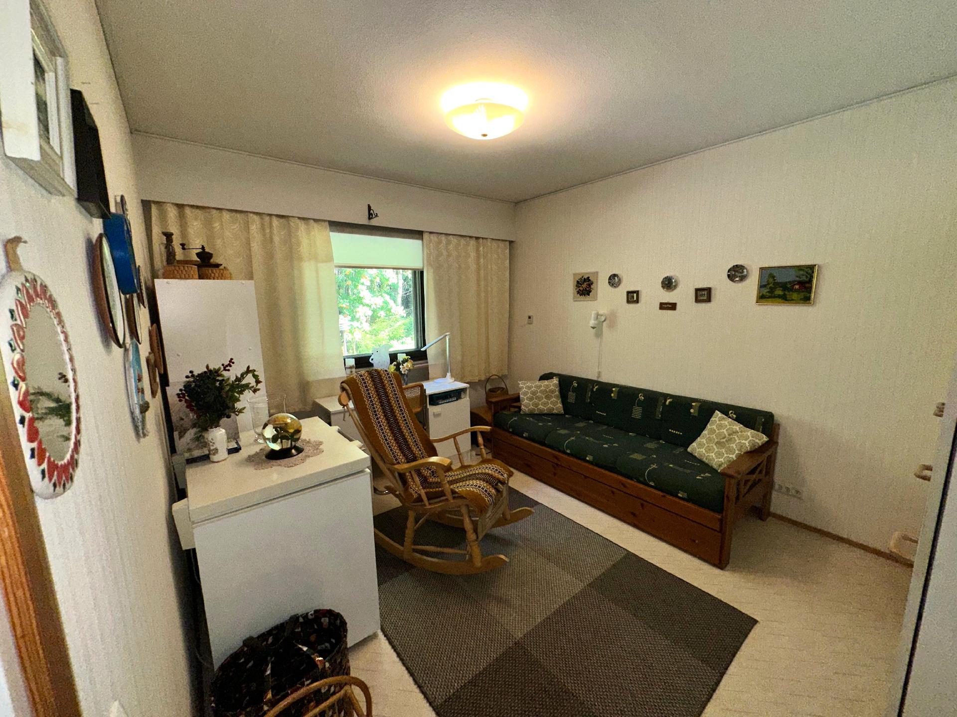 Kirjailijantie 11, Kuvansi, Joroinen