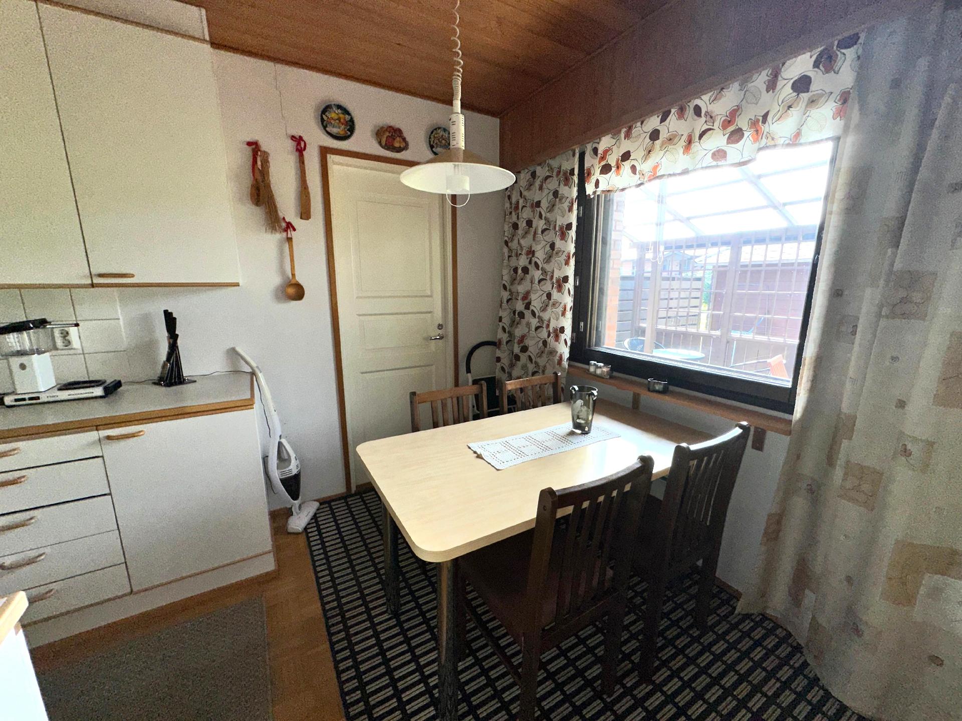 Kirjailijantie 11, Kuvansi, Joroinen