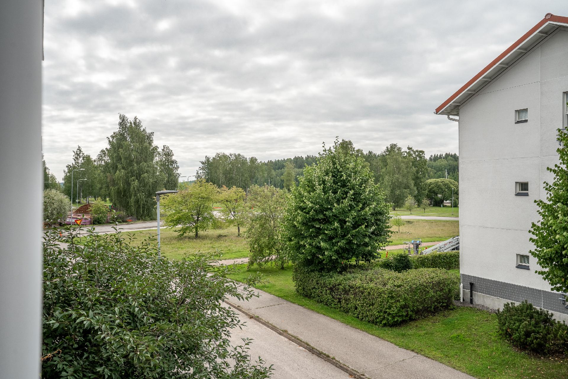 Näkymä parvekkeelta joelle