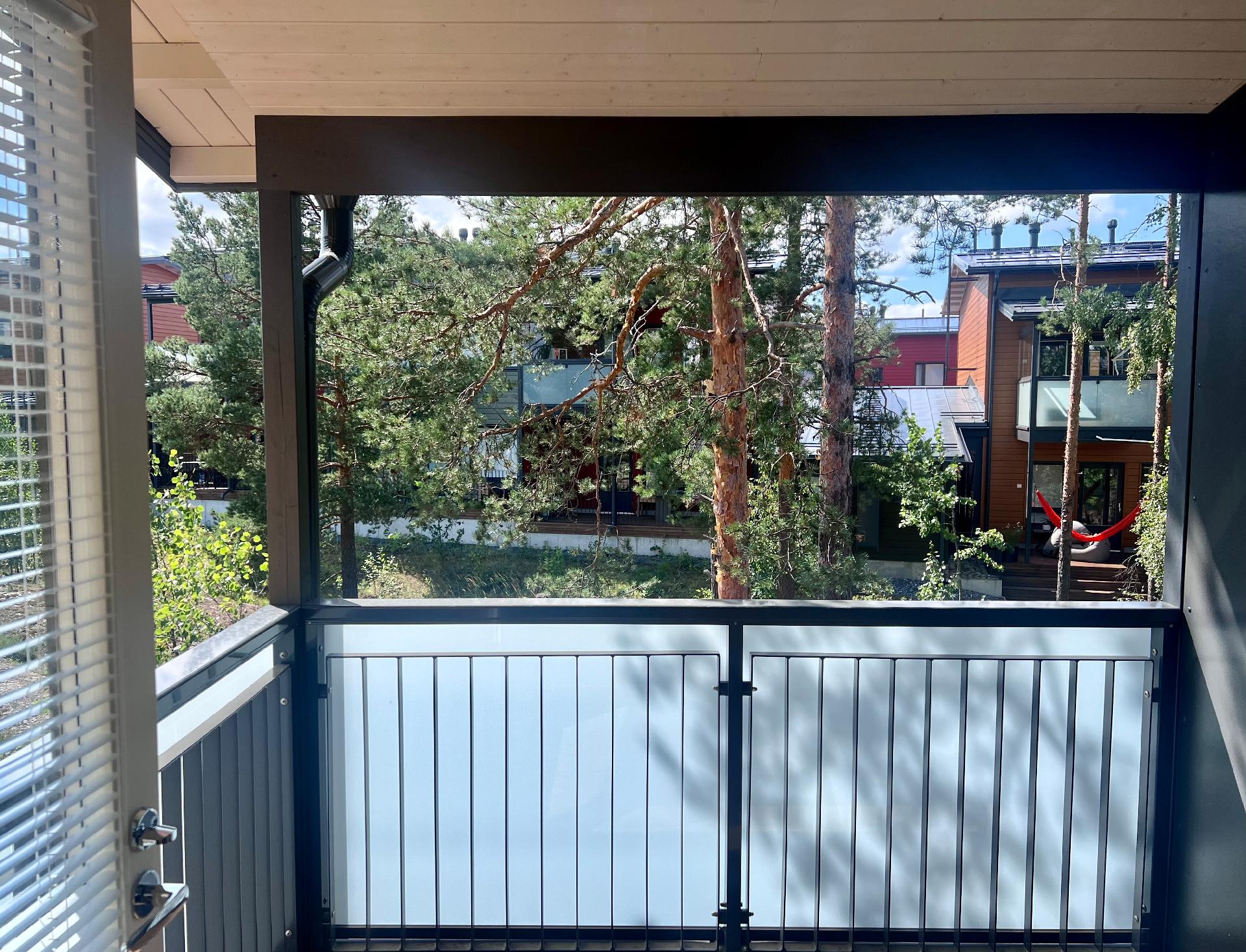 Näkymät yläkerran parvekkeelta