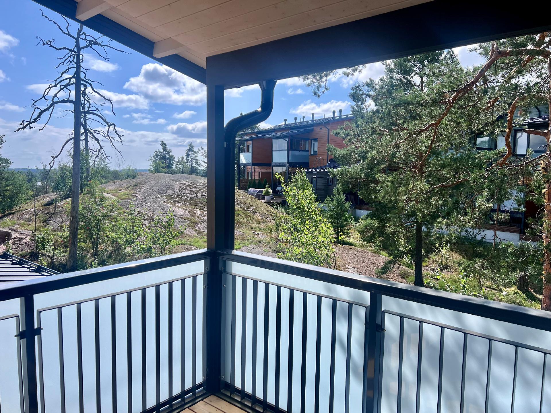 Näkymät yläkerran parvekkeelta