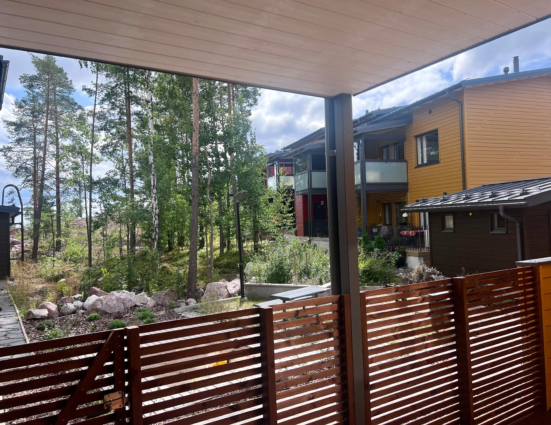 Näkymät yläkerran parvekkeelta