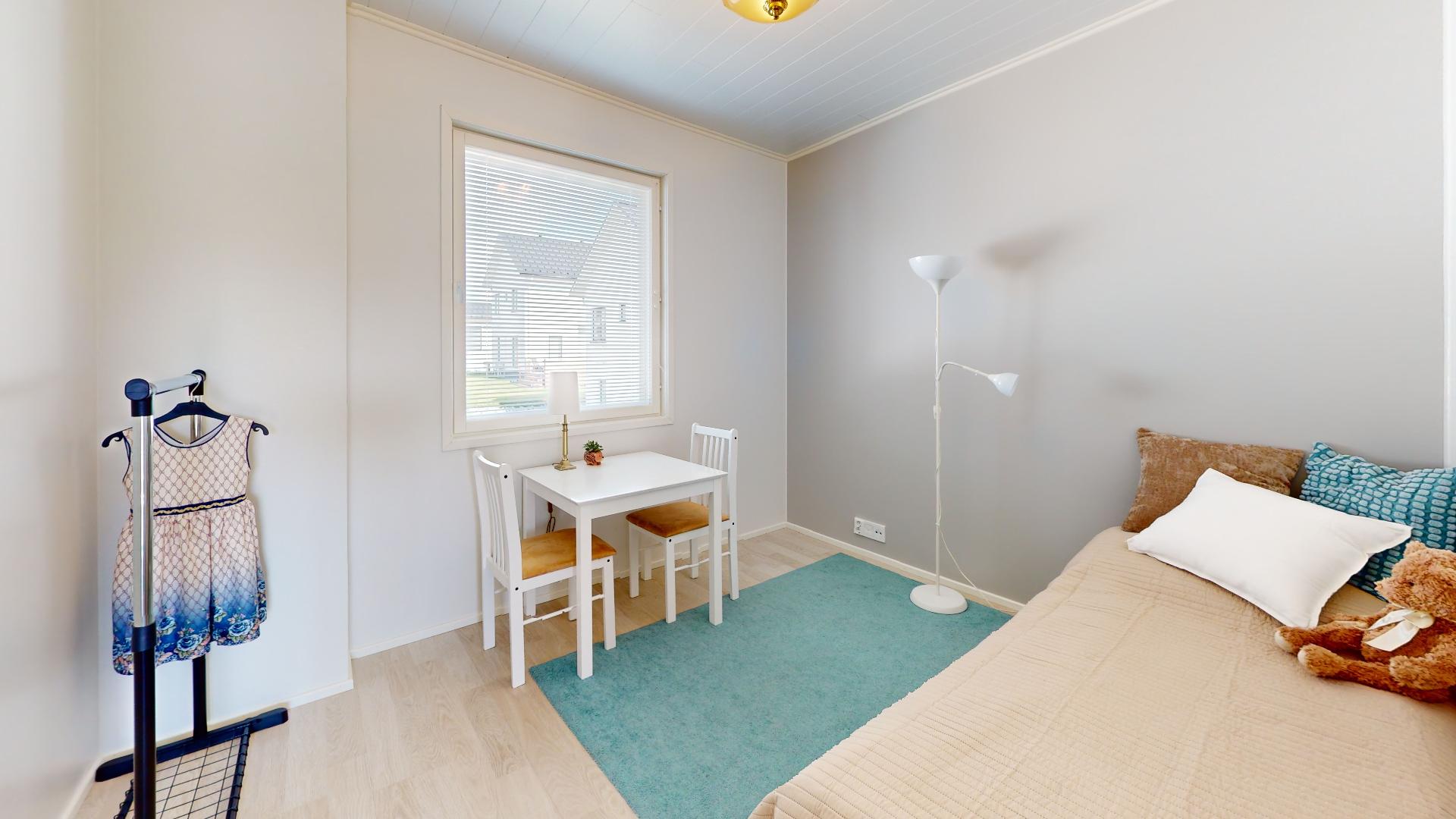 Yläkerran kolmas makuuhuone