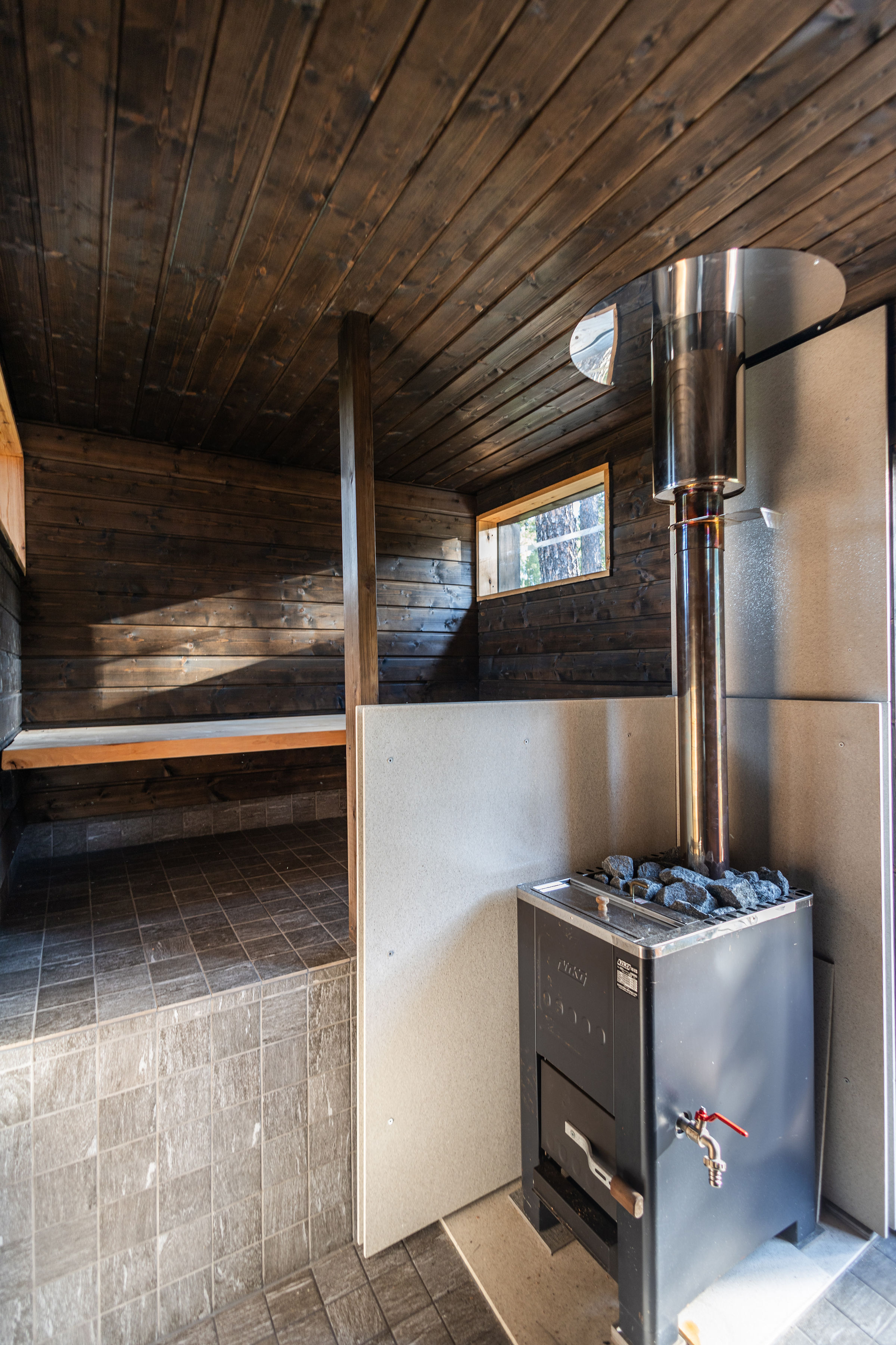 Puulämmitteinen sauna