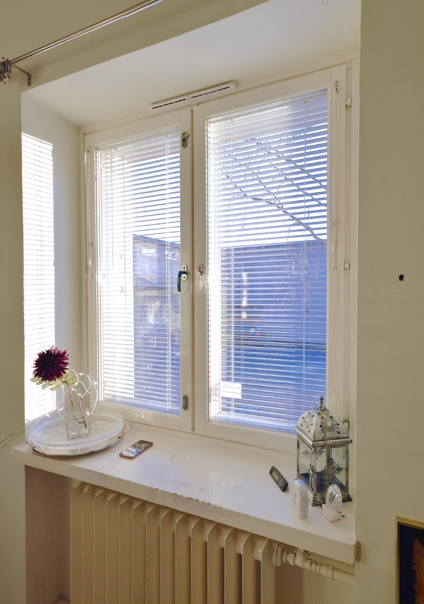 Leveät ikkunalaudat, paksut seinät