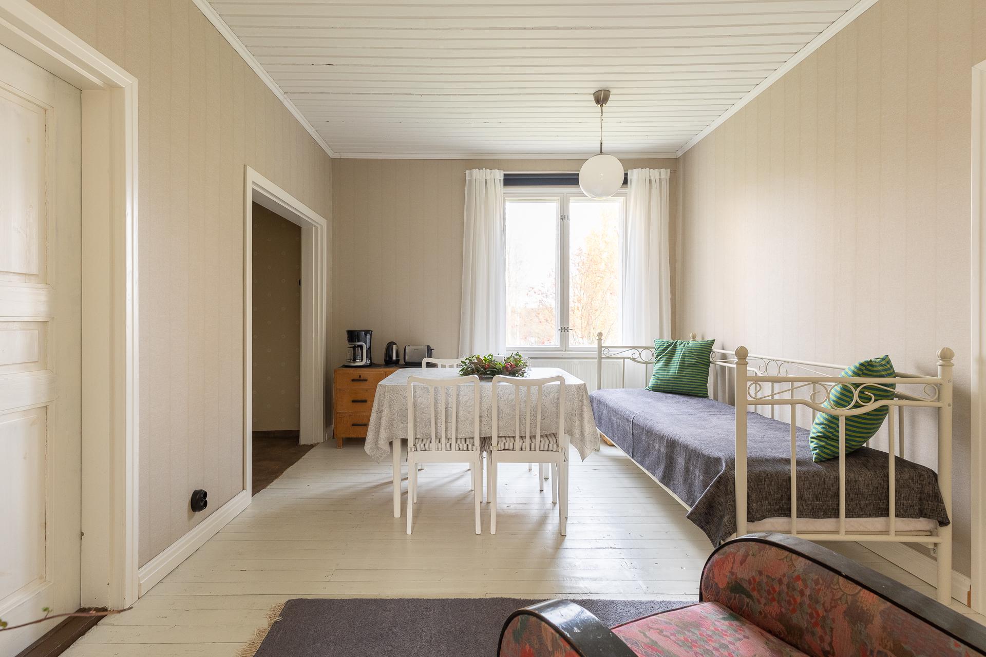 joka yhdistyy keittokomeroon