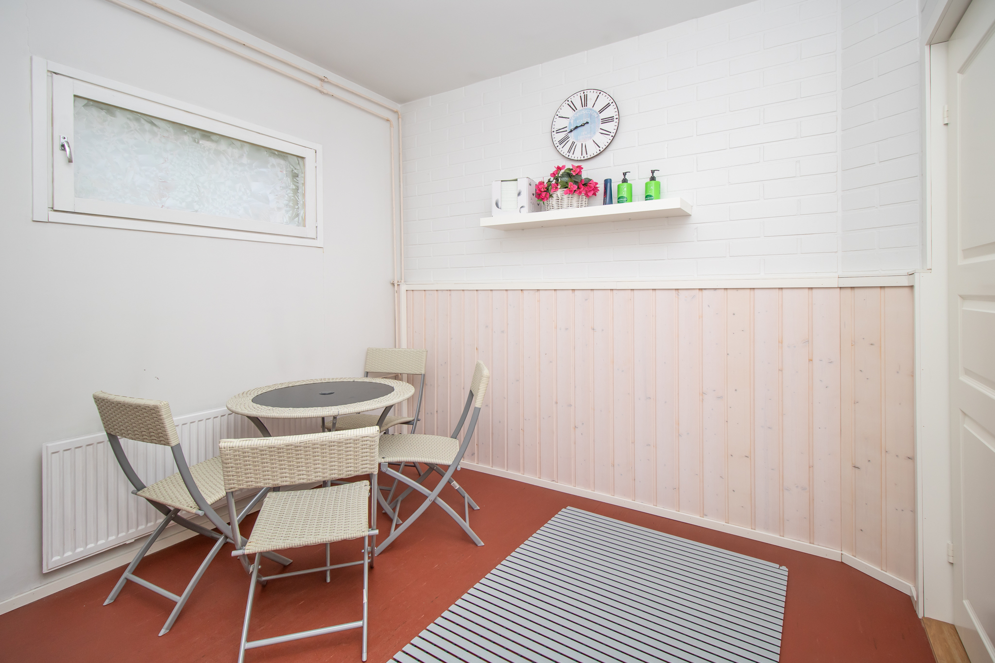 Taloyhtiön saunaosaston pukuhuone