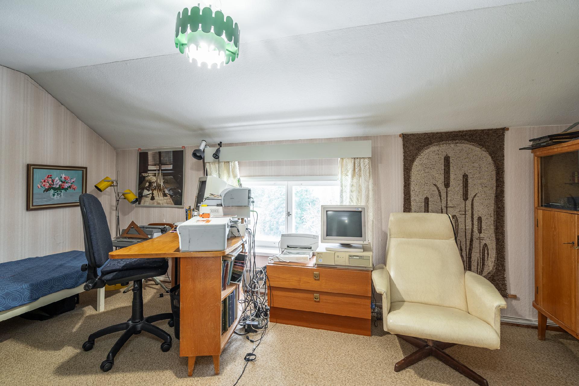 Yläkerran makuuhuone 2