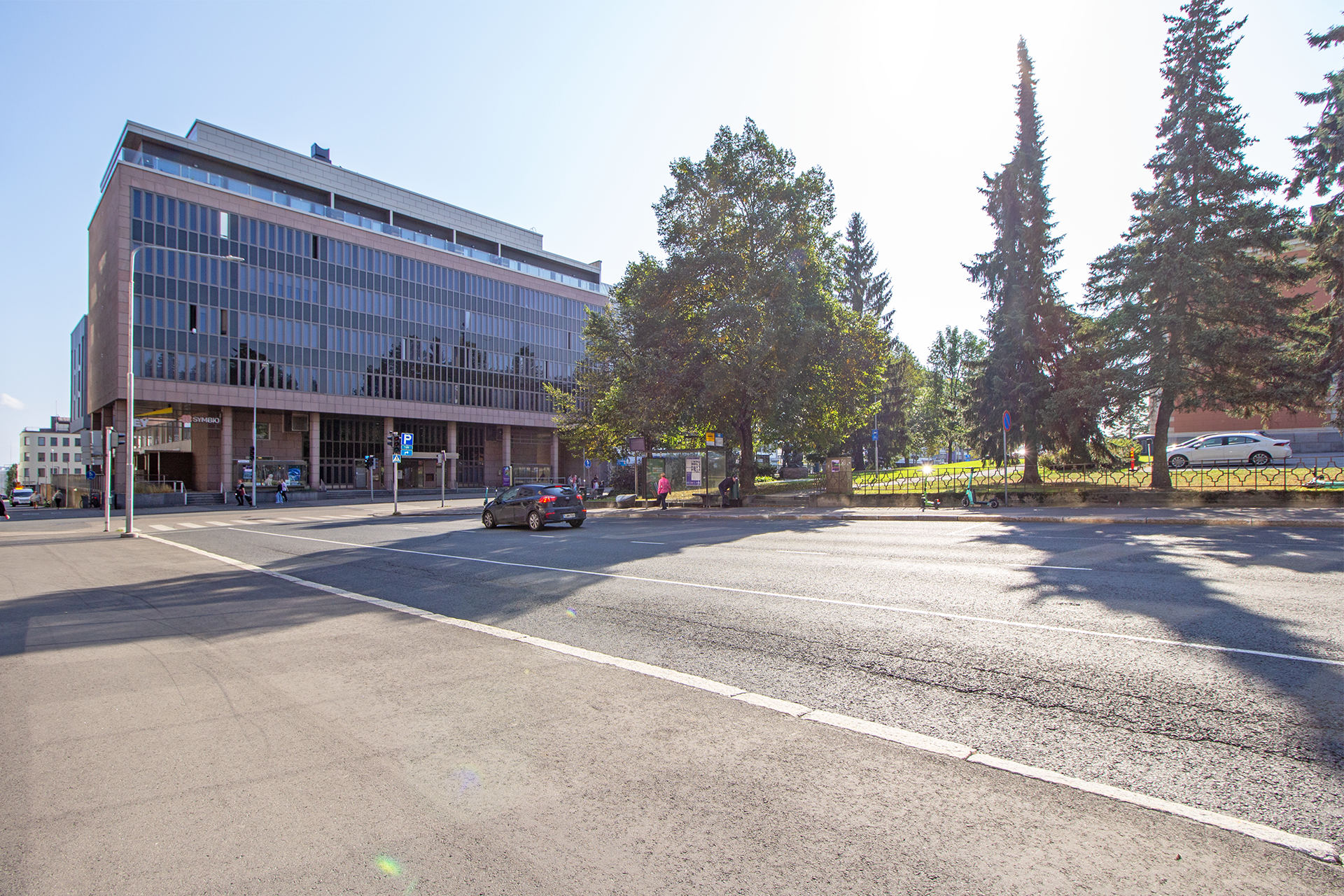 Loistava sijainti. Torille muutama kymmenen metriä.