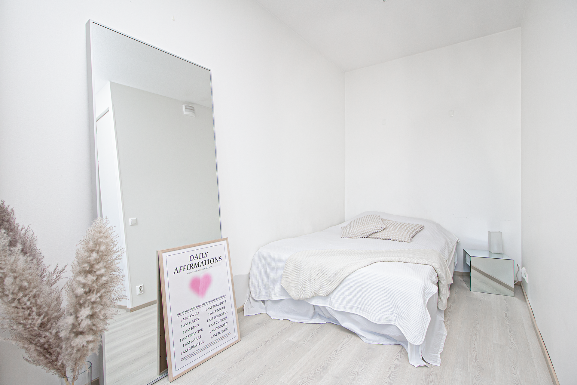 Nukkuiselle tilava alkovi.