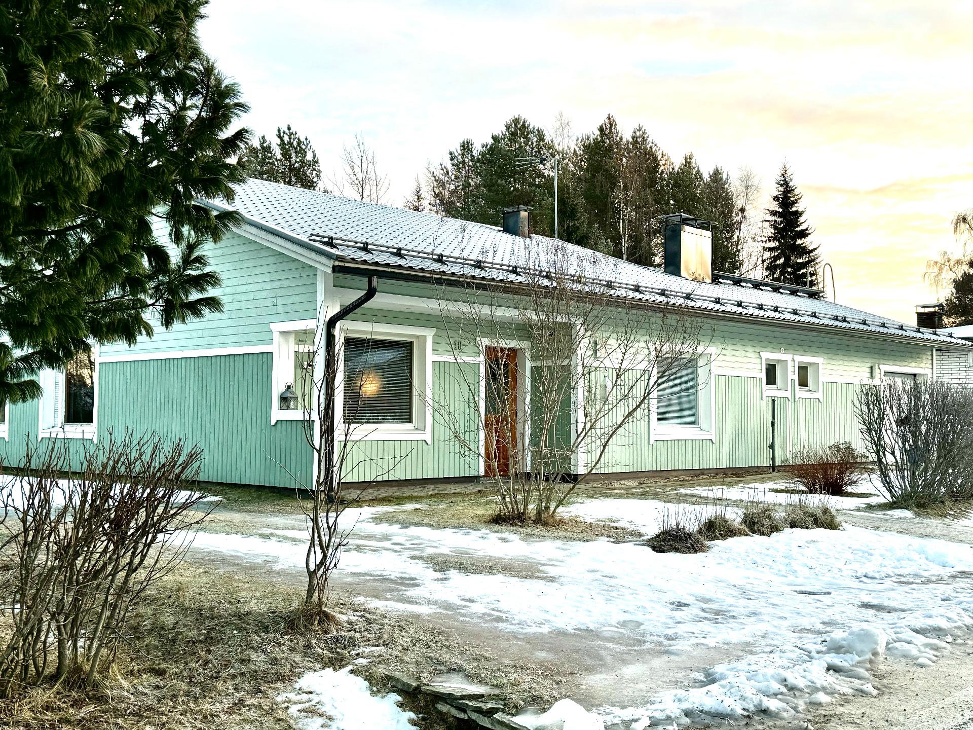 Julkisivu 