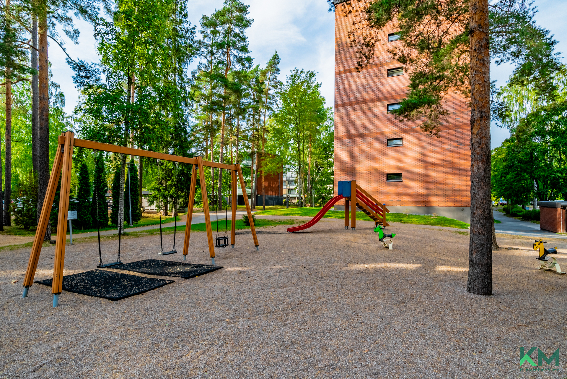 Lapset huomioitu sisäpihalla