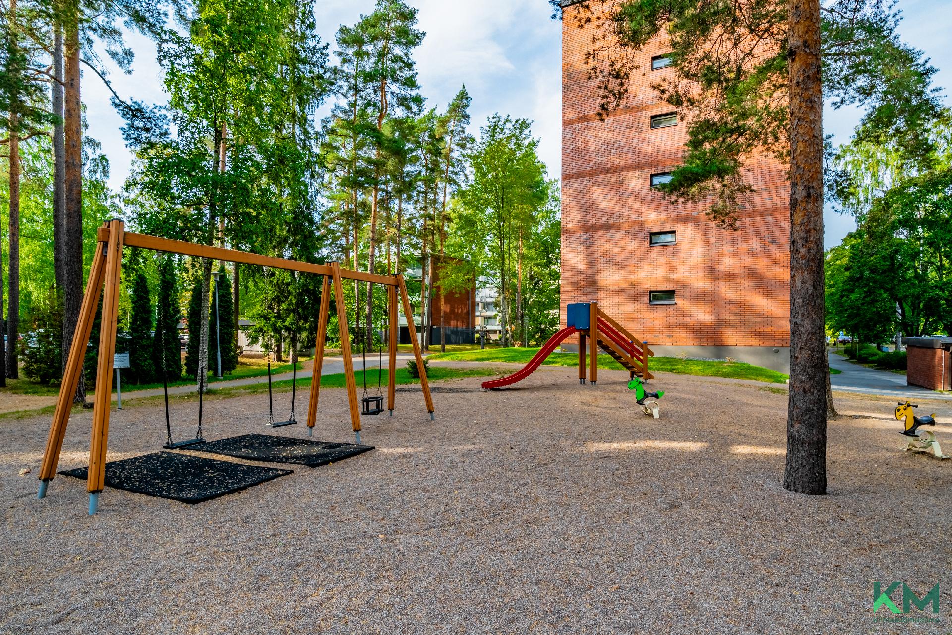 Lapset huomioitu sisäpihalla