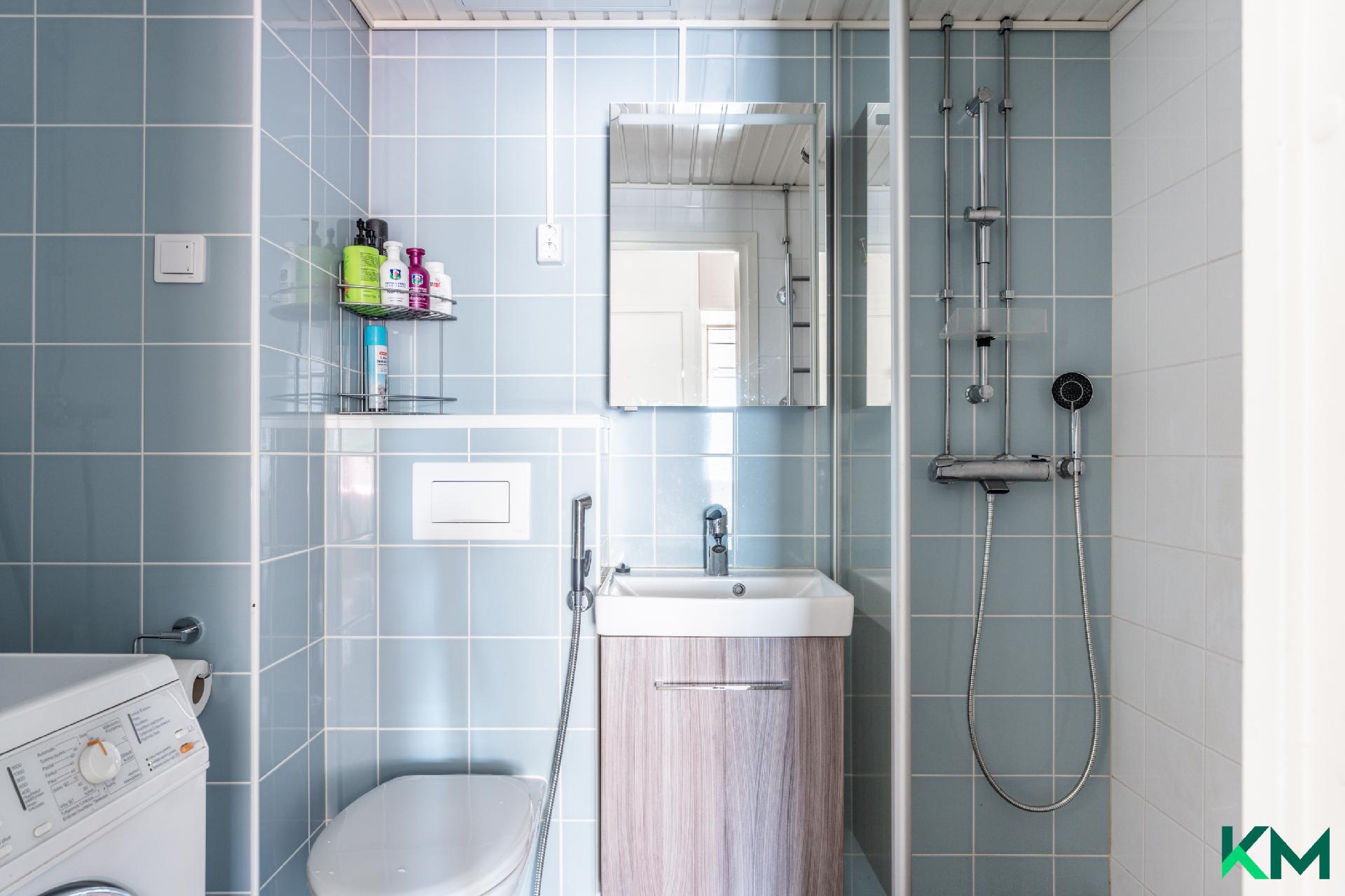 Kylpyhuone ja wc nro 1 kunnostettu