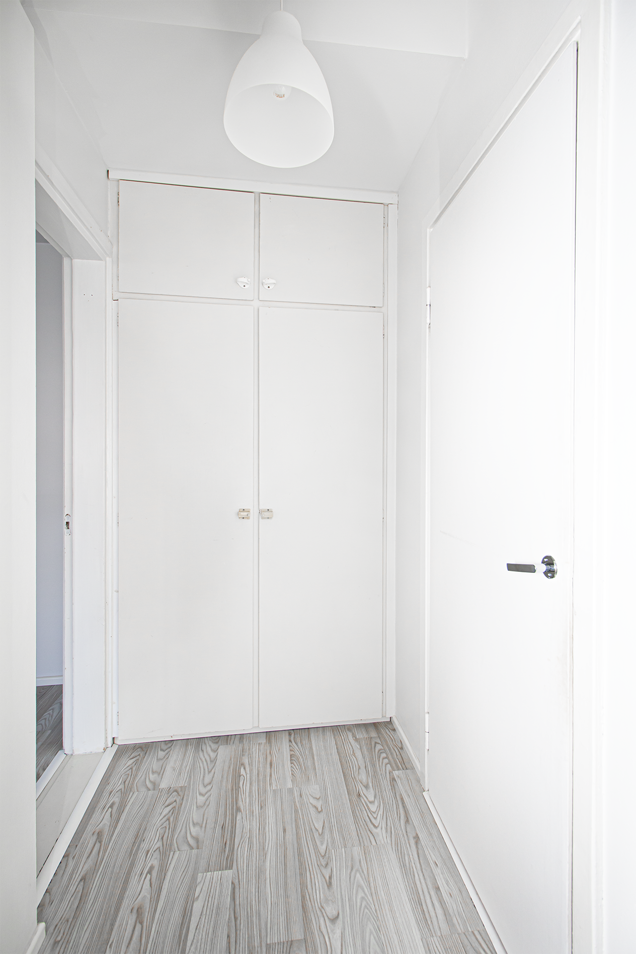 kylpyhuoneen yhteydessä "välieteinen"