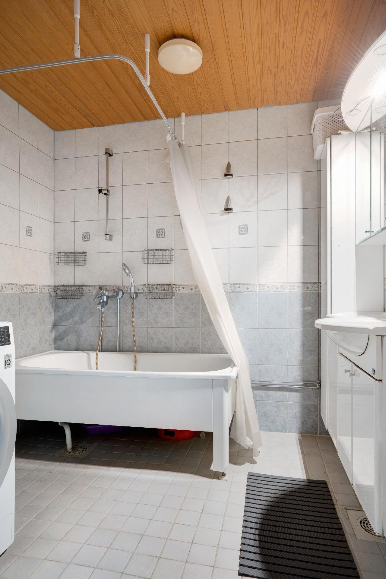 Raikurinne 1, Martinlaakso, Vantaa