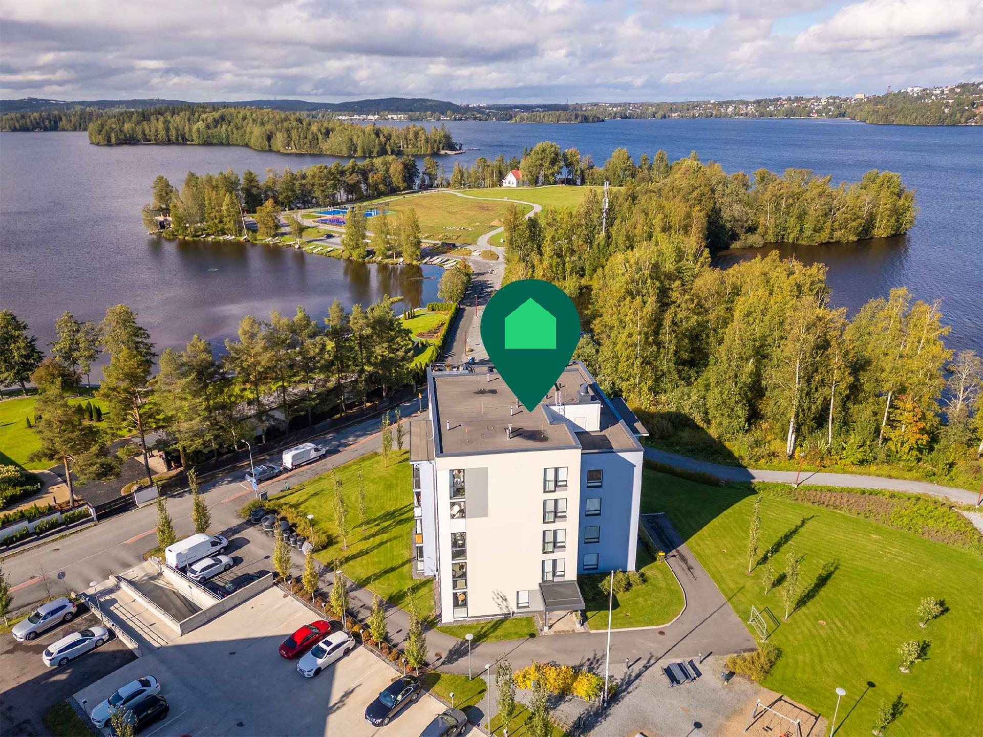 Upea sijainti Pyhäjärven rannalla aivan Pereensaaren virkistysalueen vieressä. Pereensaaren sauna ja padelkenttä ovat lähellä, sekä hienot lenkkimaastot.