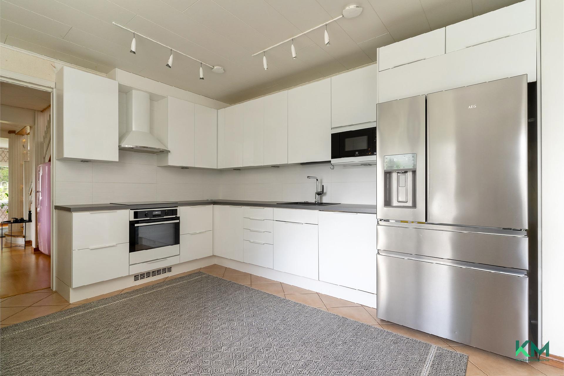 Keittiö on remontoitu 2012