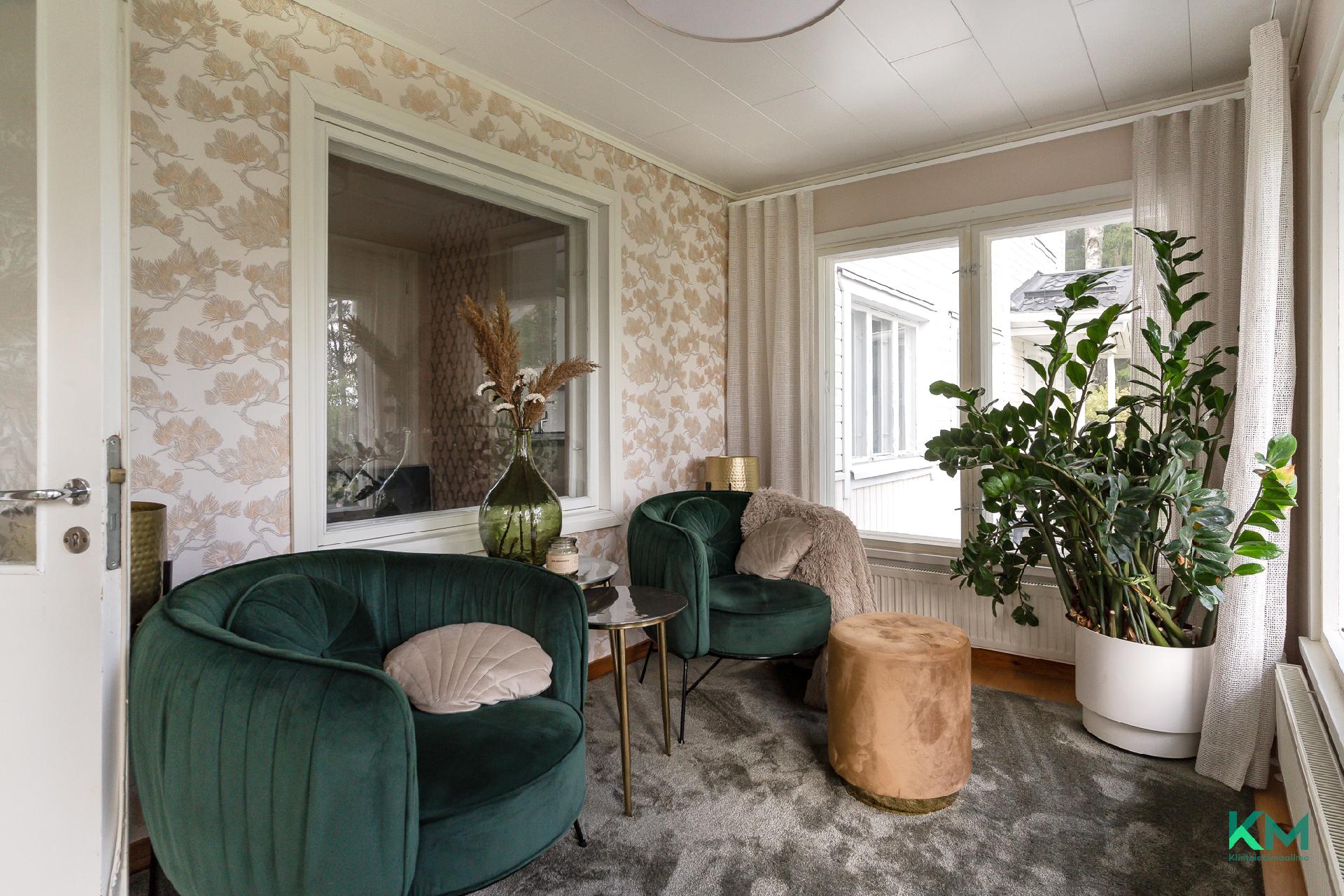 Järven puolen kuisti