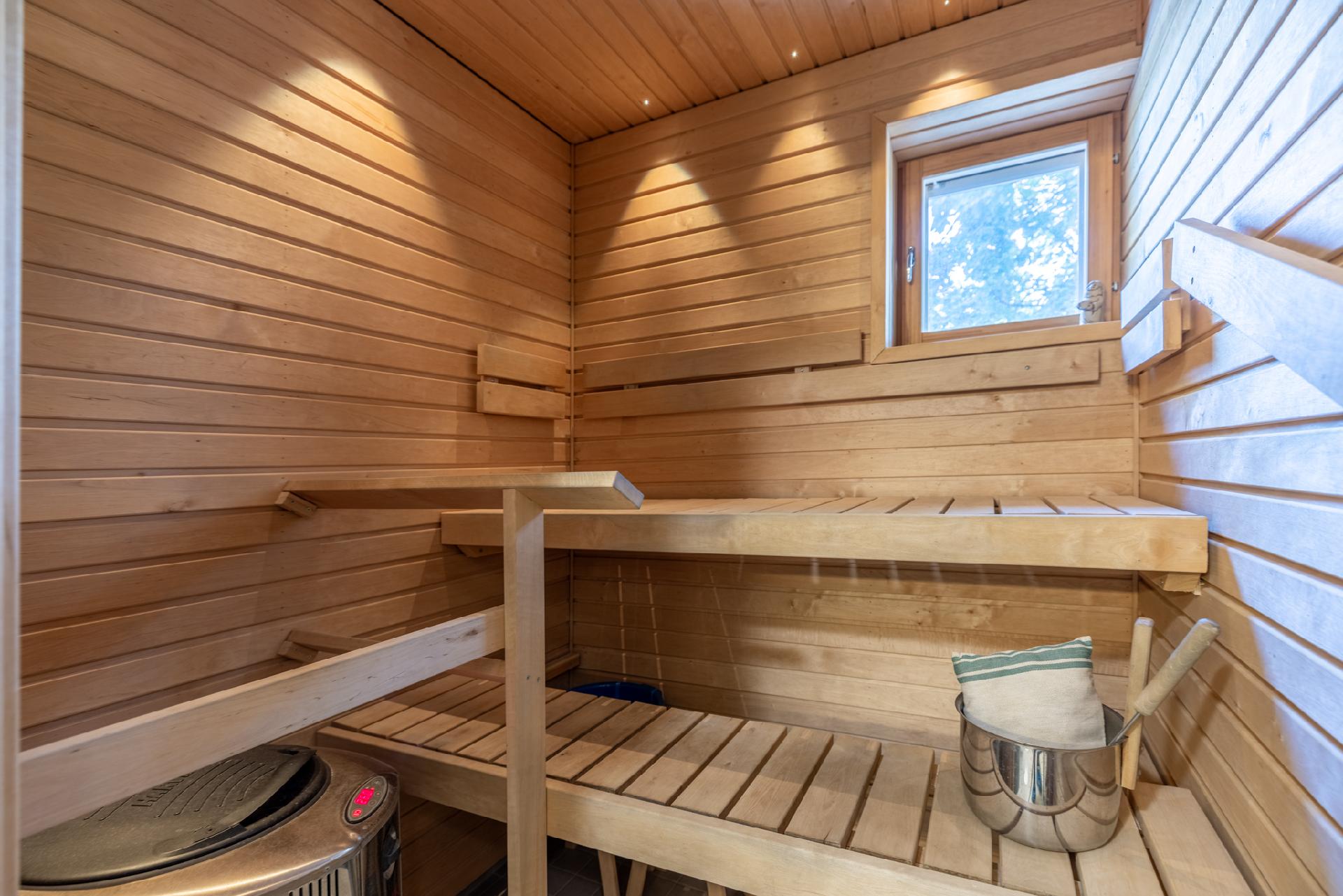 Saunassa Heti valmis-kiuas