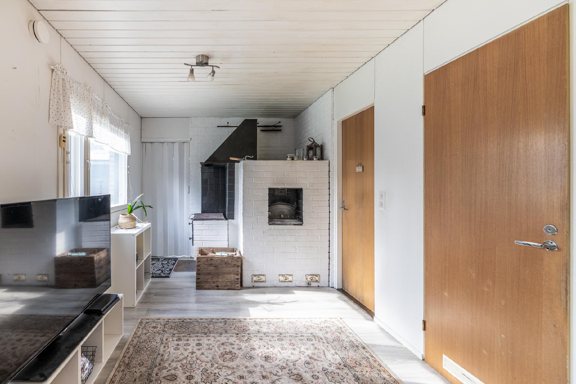 ruokailutila/takkahuone