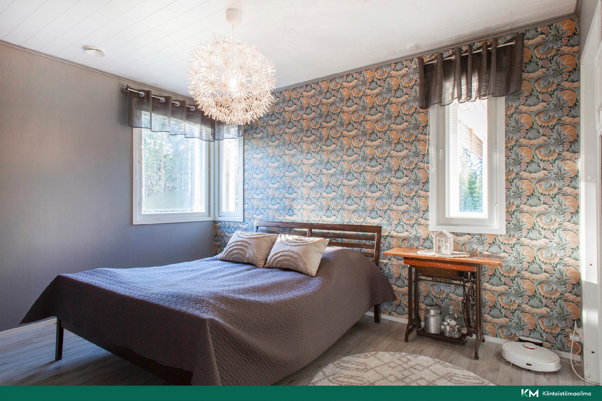 ensimmäinen makuuhuone