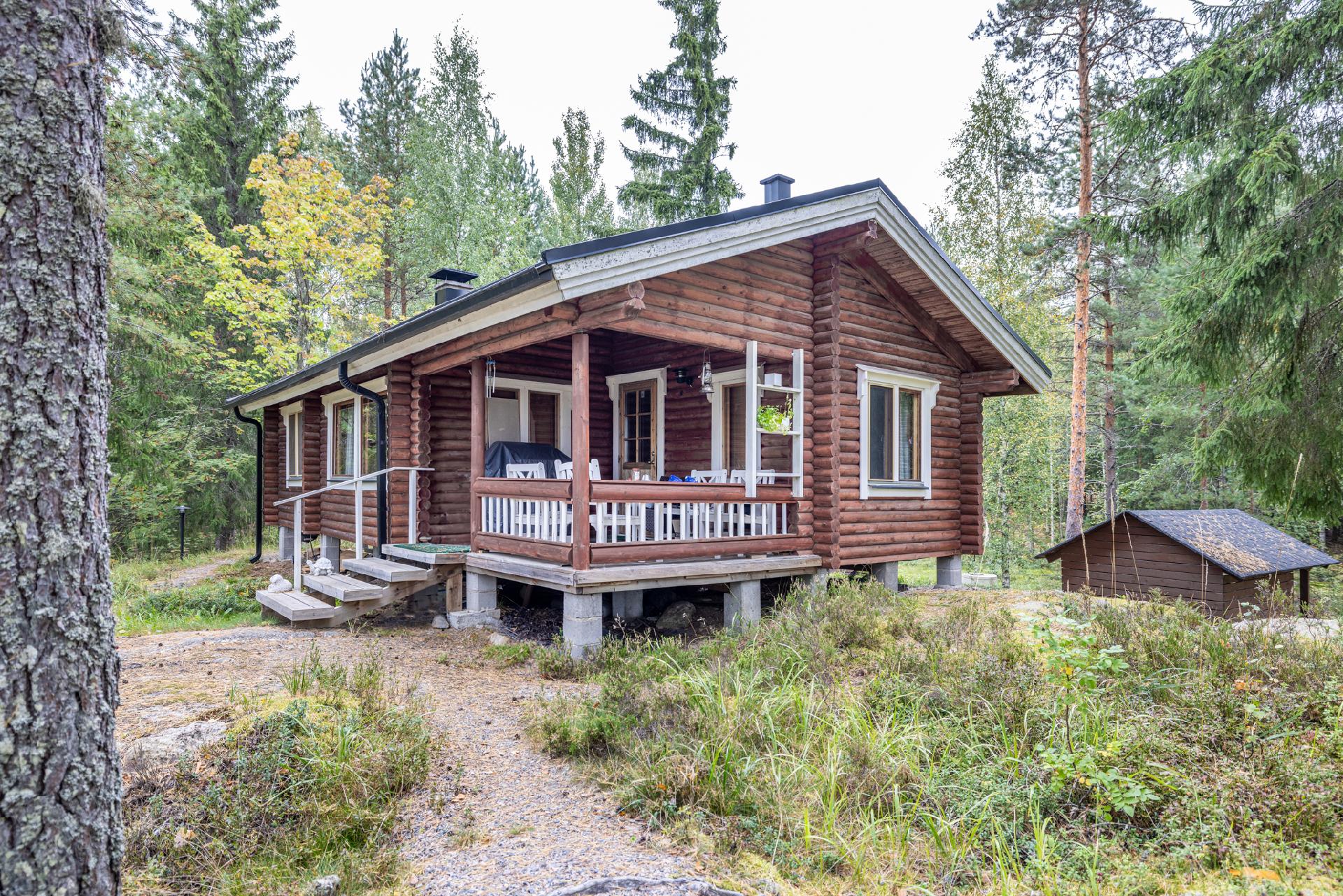 Kontiotuotteen pyöröhirsimökki on valmistunut 2005