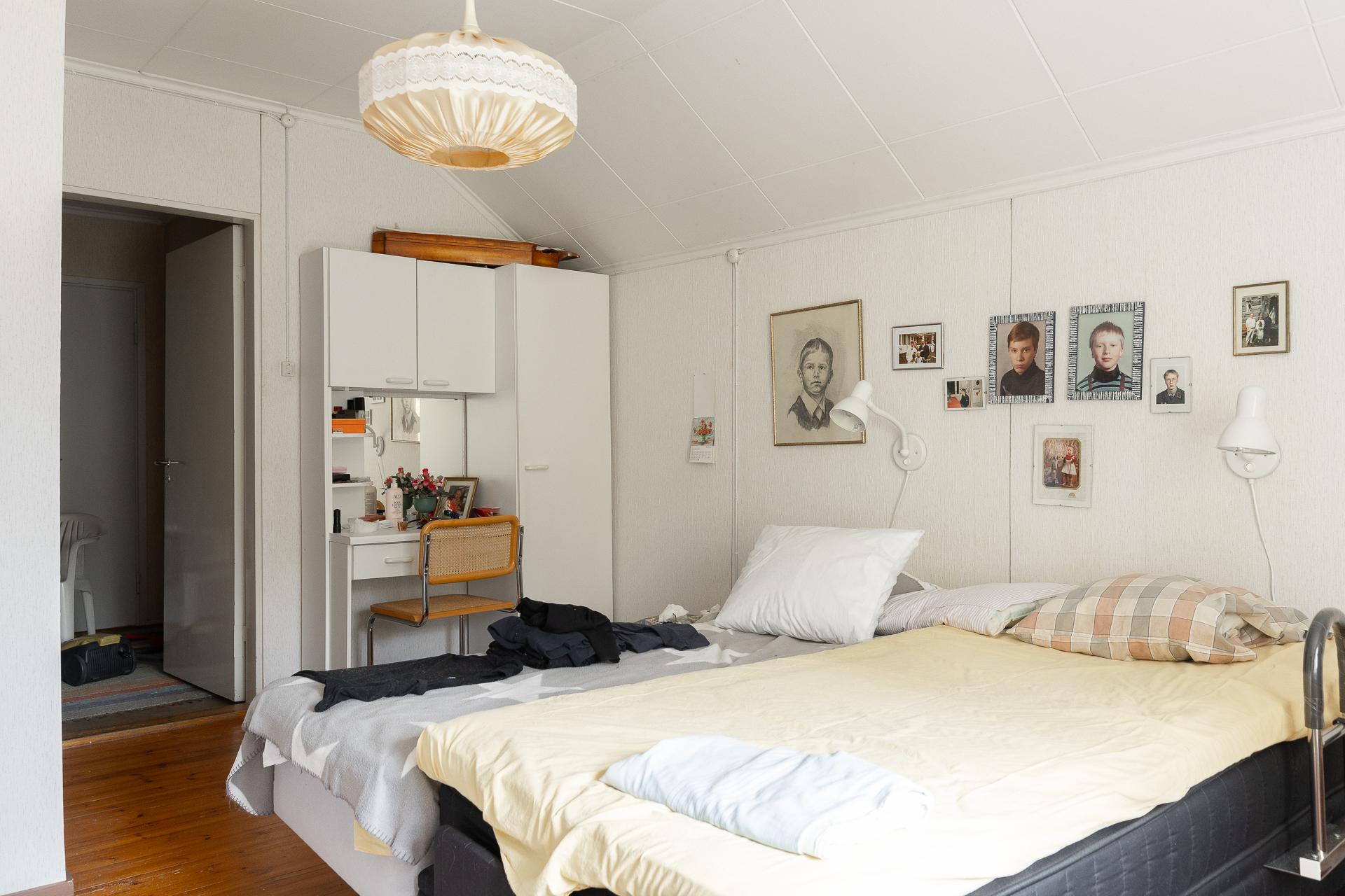 Yläkerran makuuhuone 1