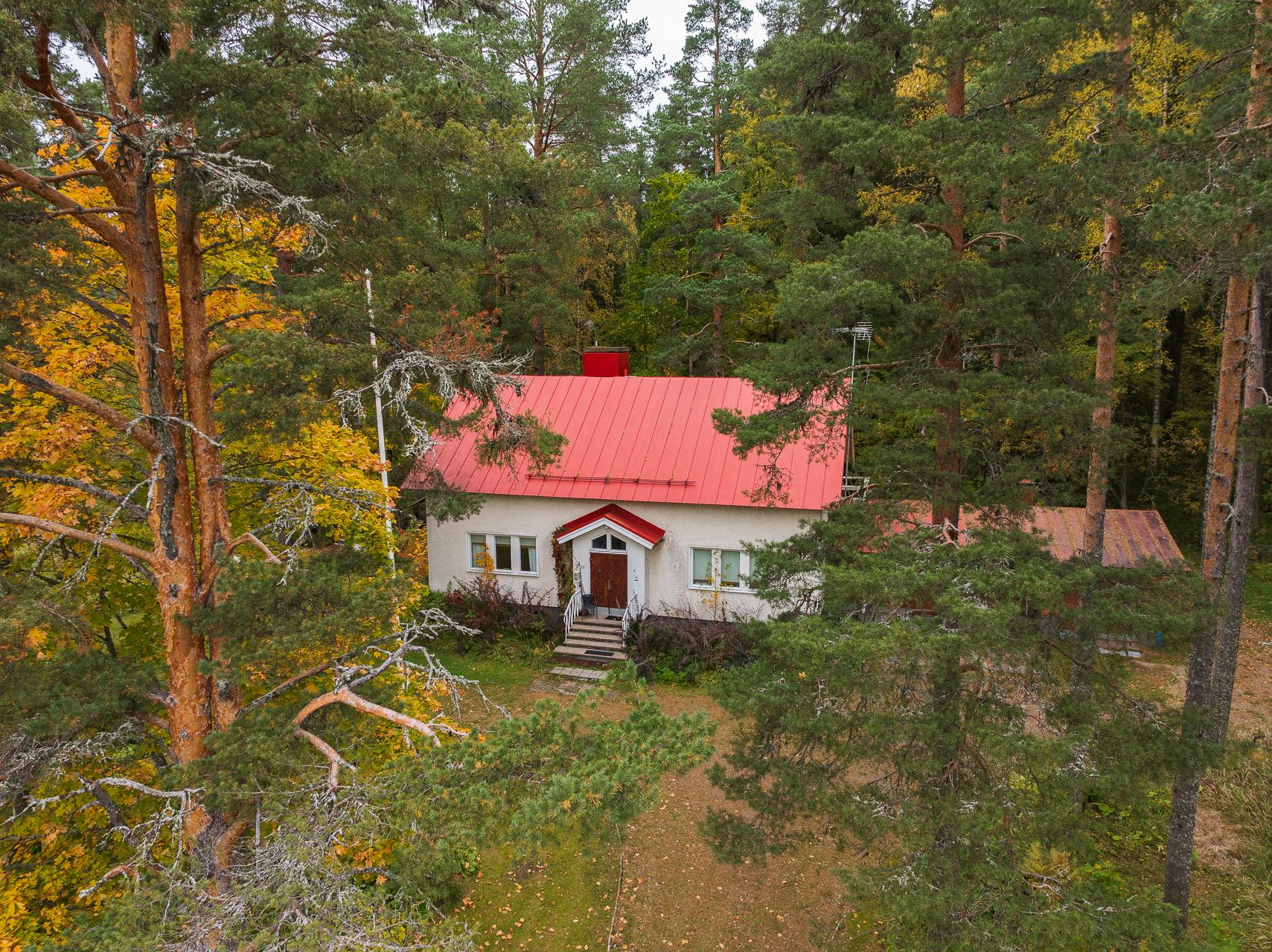 Julkisivu