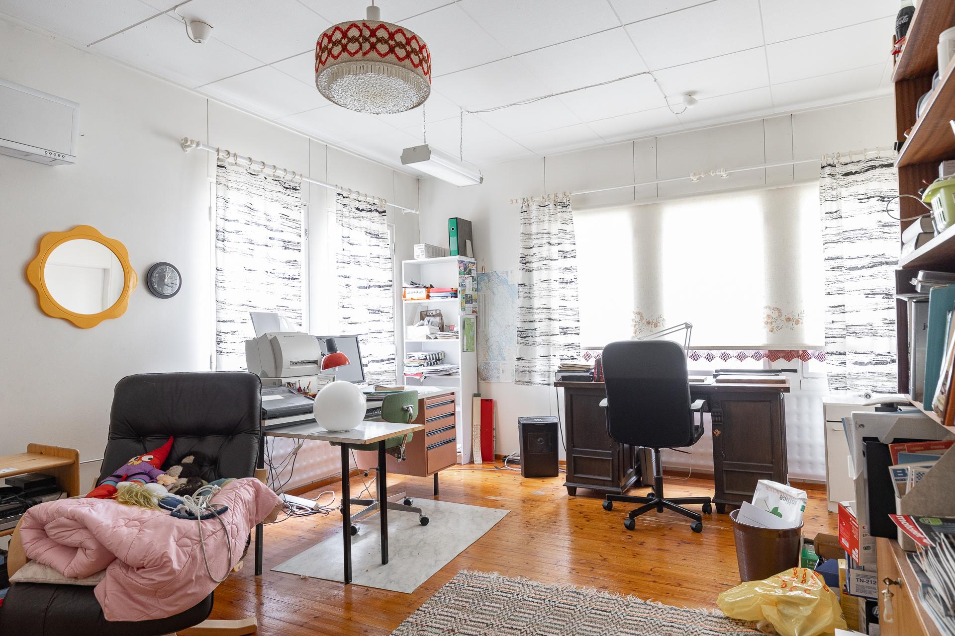 Alakerran makuuhuone