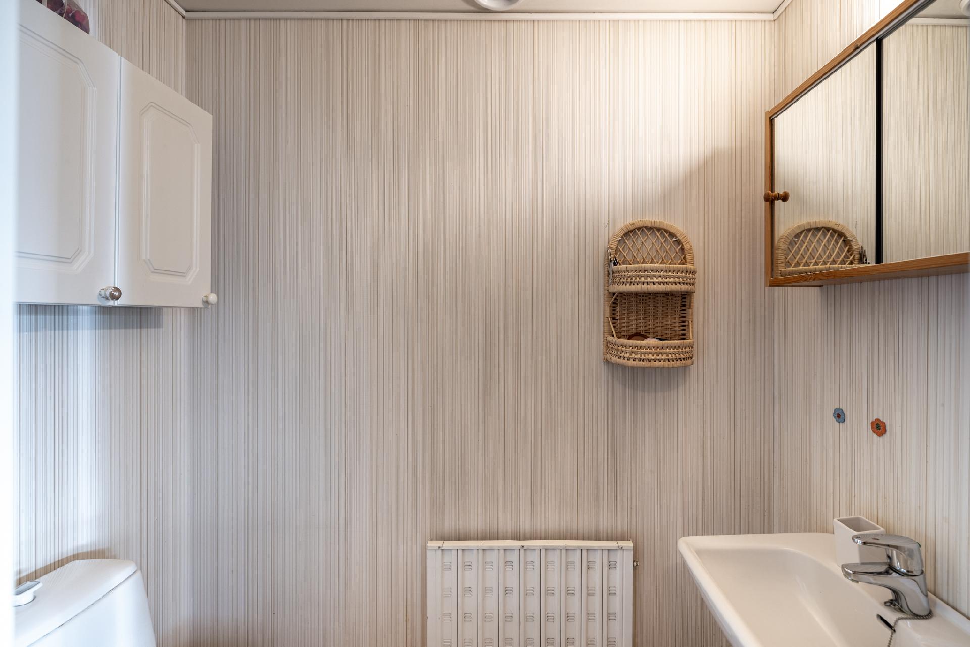 alakerrassa erillinen wc