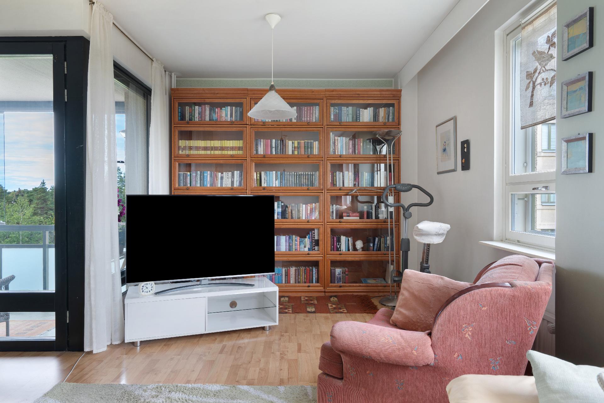 ja sinne sopii kirjastokin.