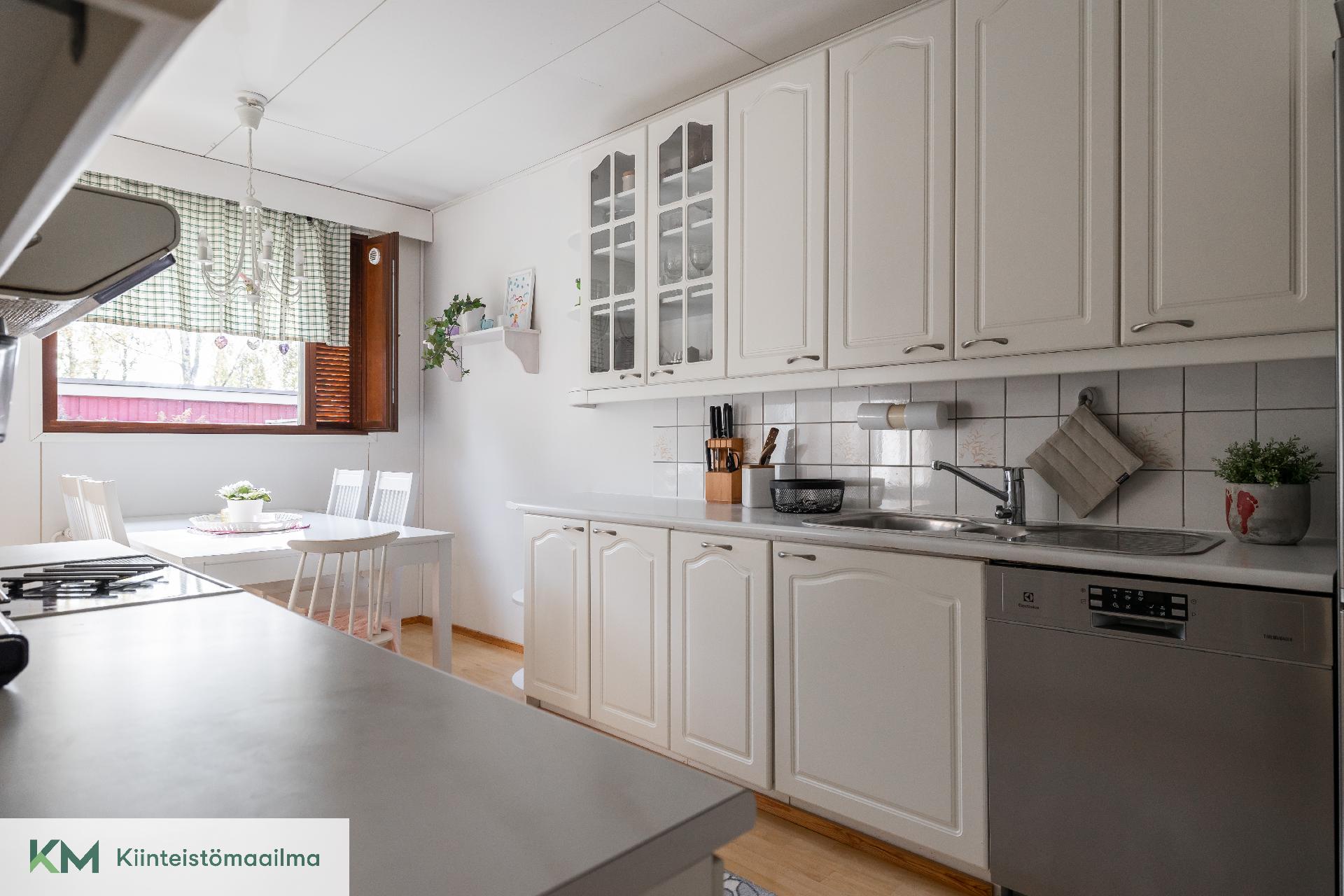 Viikatteenkatu 2, Ristinkallio, Kotka