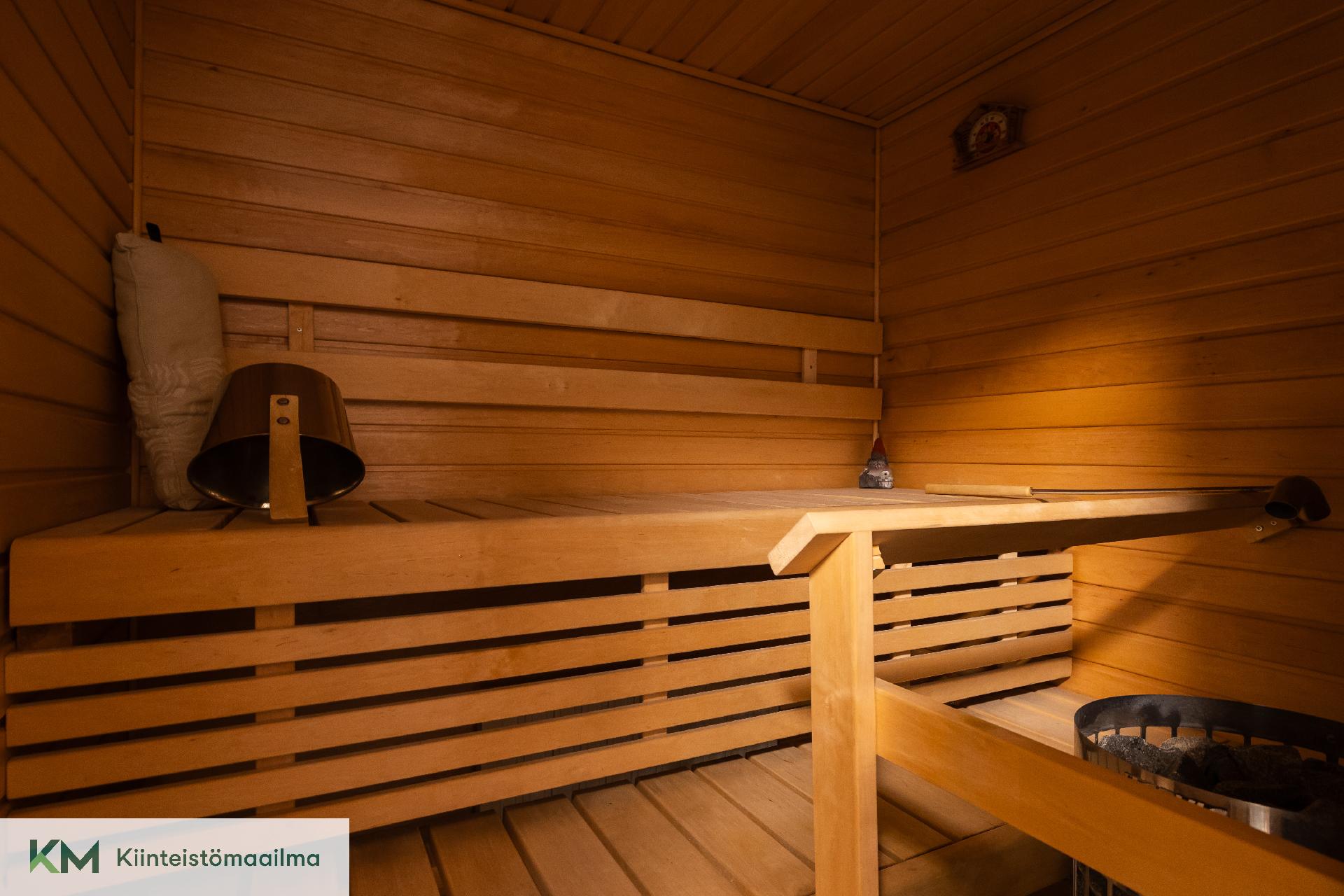 Viikatteenkatu 2, Ristinkallio, Kotka