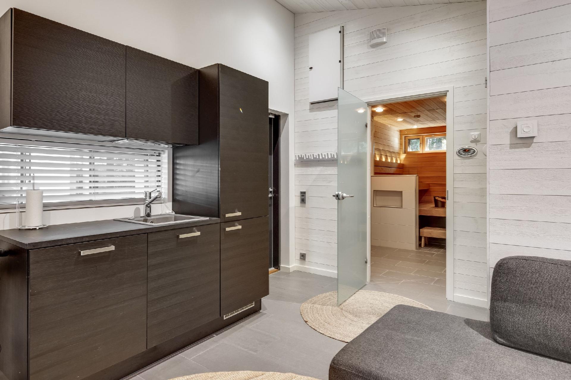 Takkahuoneessa pieni keittiötila