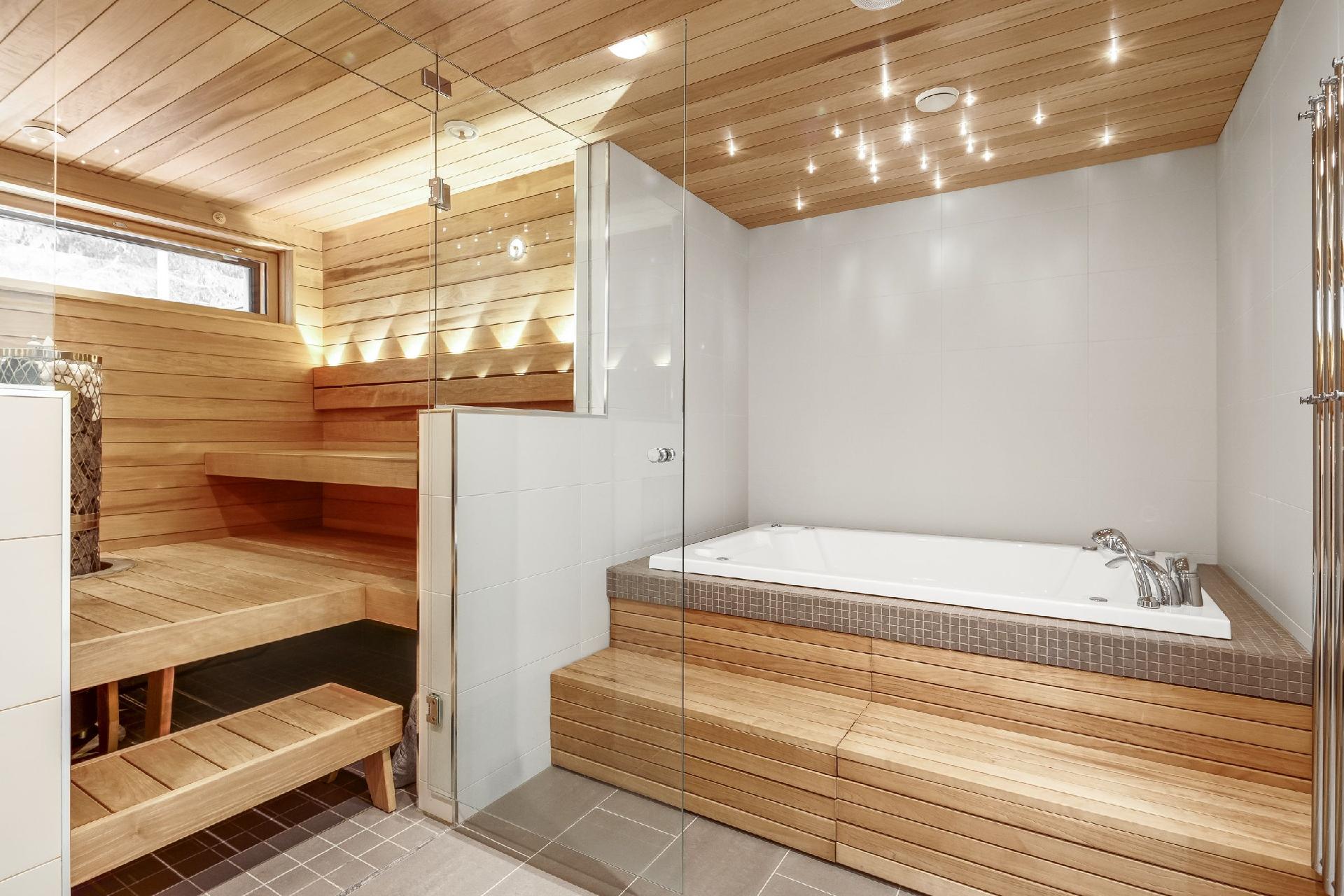 Pesuhuoneessa on myös poreamme