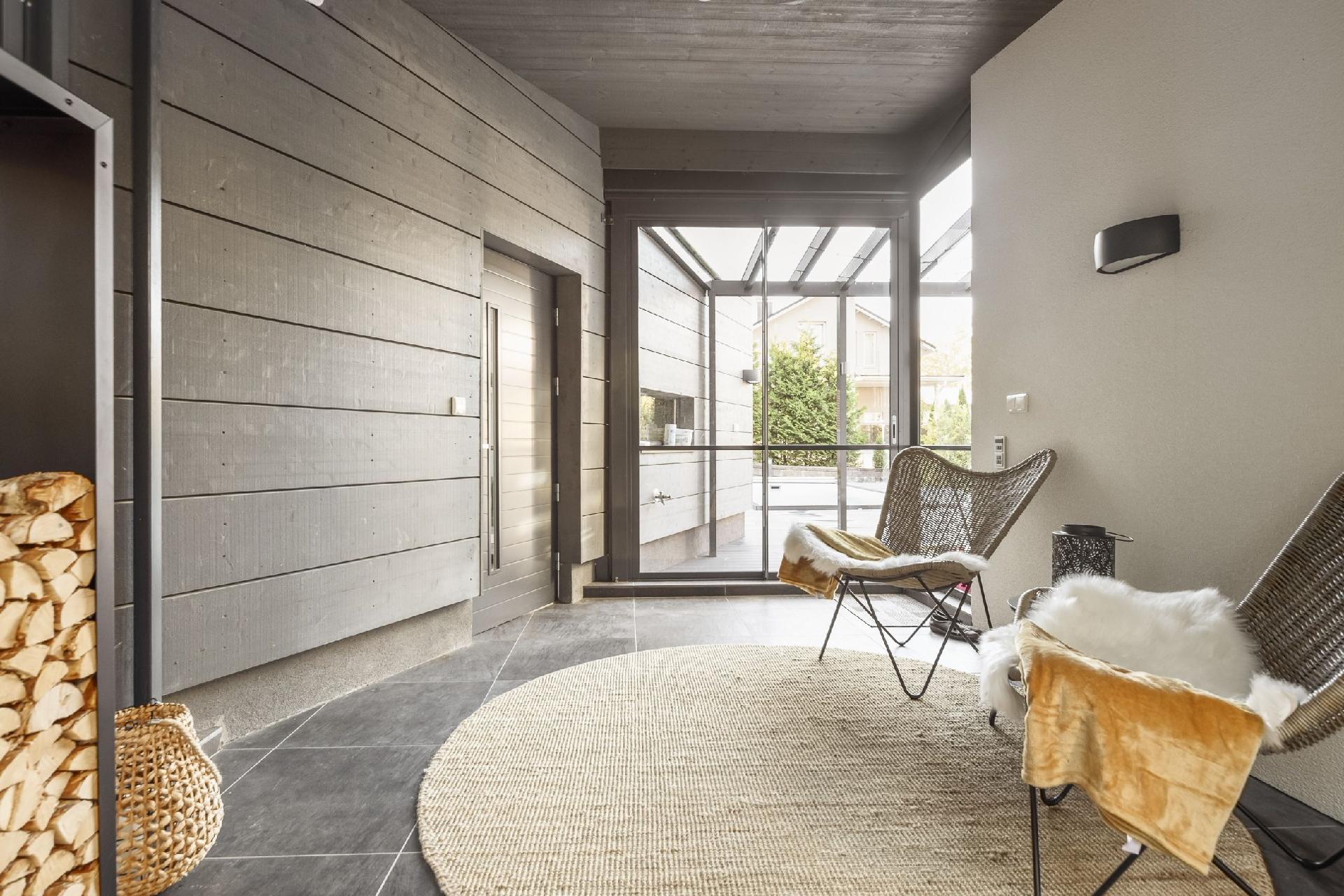 Saunarakennukseen pääsee vilpolan kautta