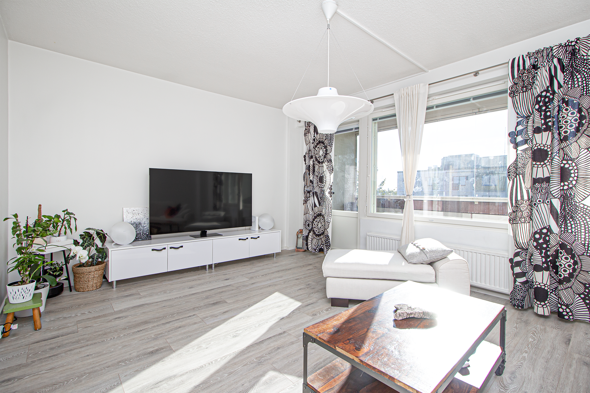 olohuoneesta käynti parvekkeelle