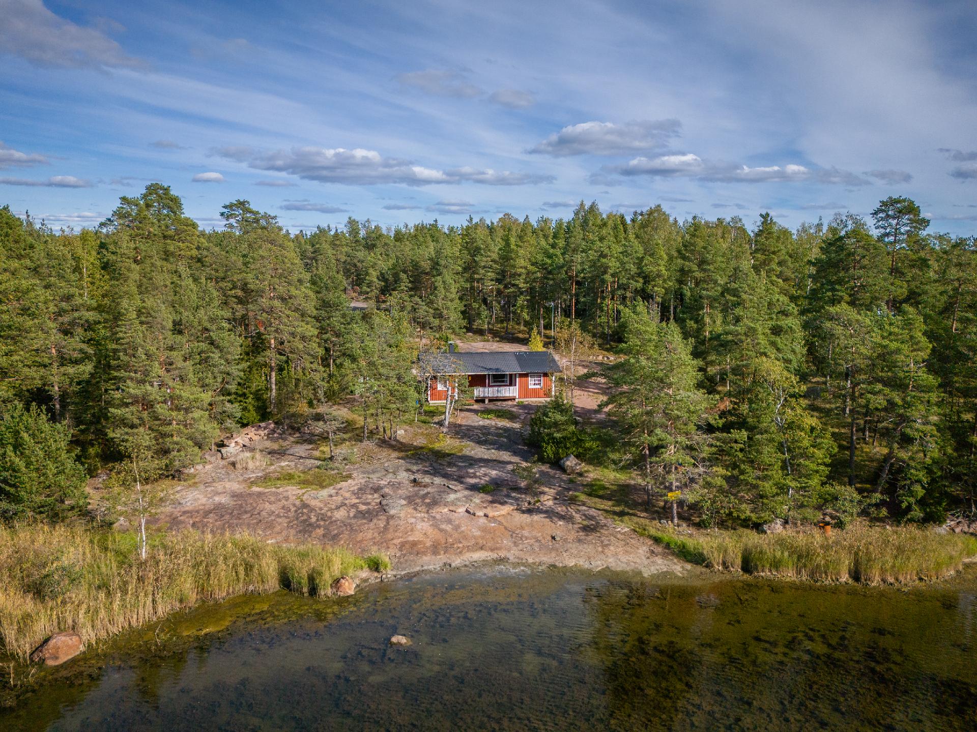 Mökki ilmasta nähtynä