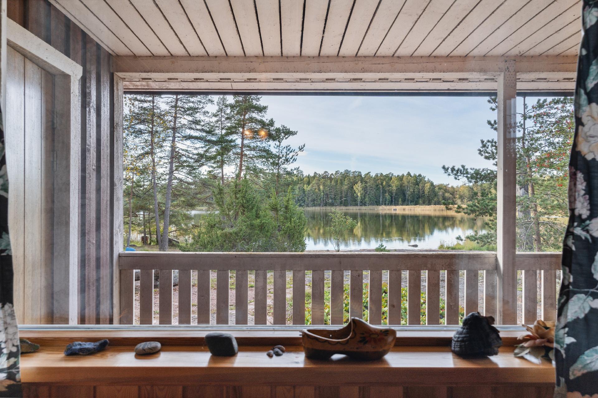 Näkymä mökin terassilta