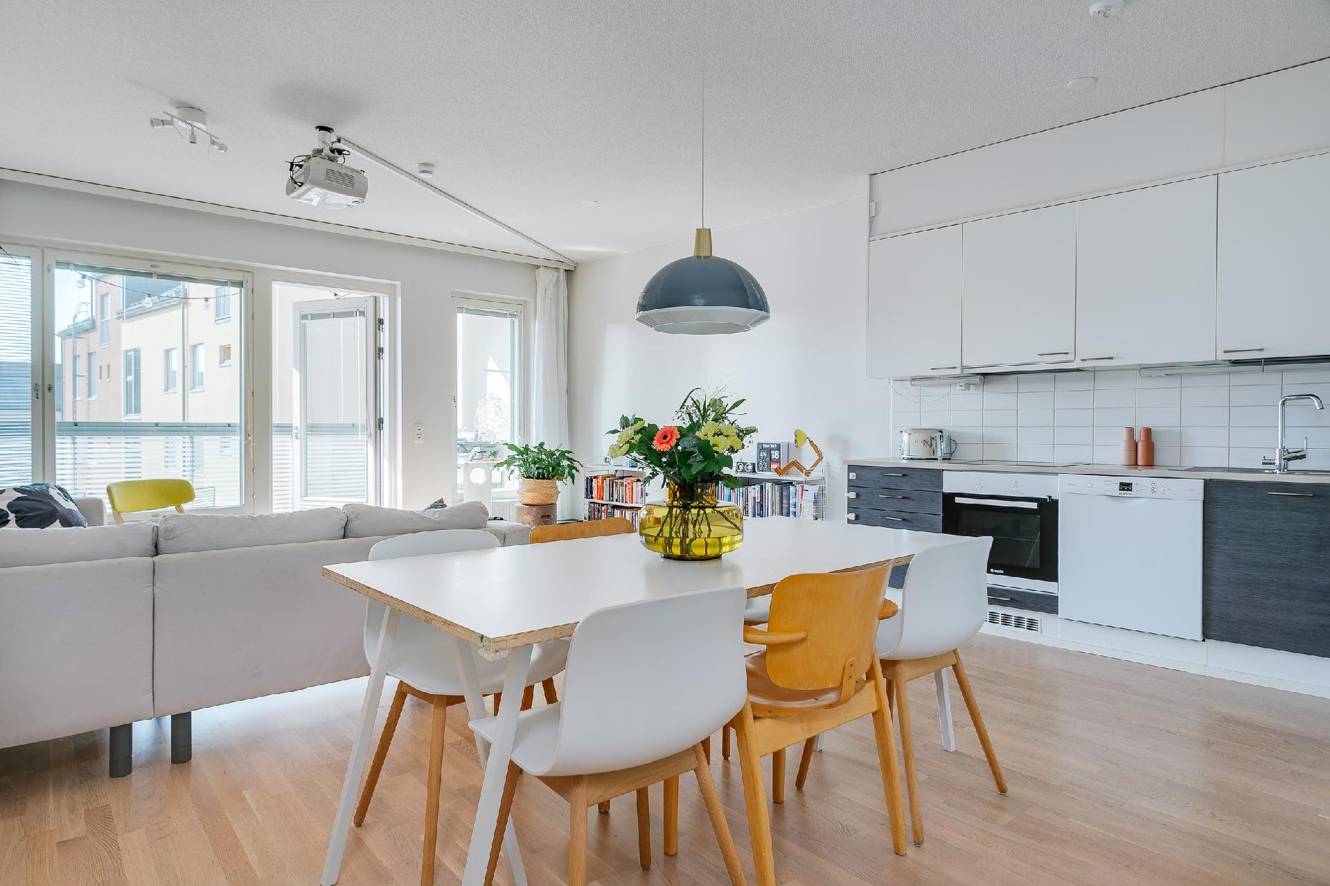 Taidemaalarinkatu 3, Kuninkaantammi, Helsinki