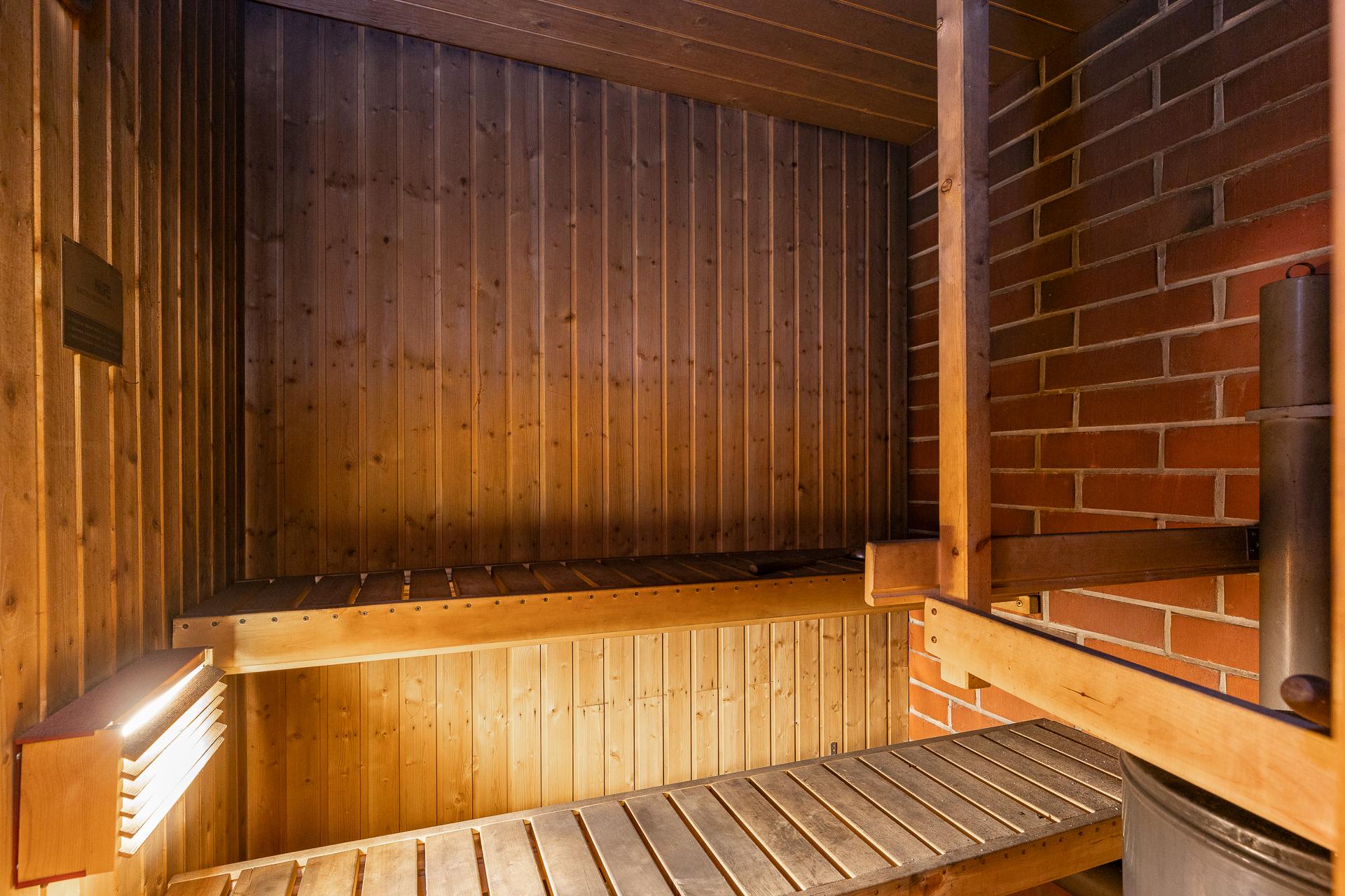 Puulämmitteinen sauna