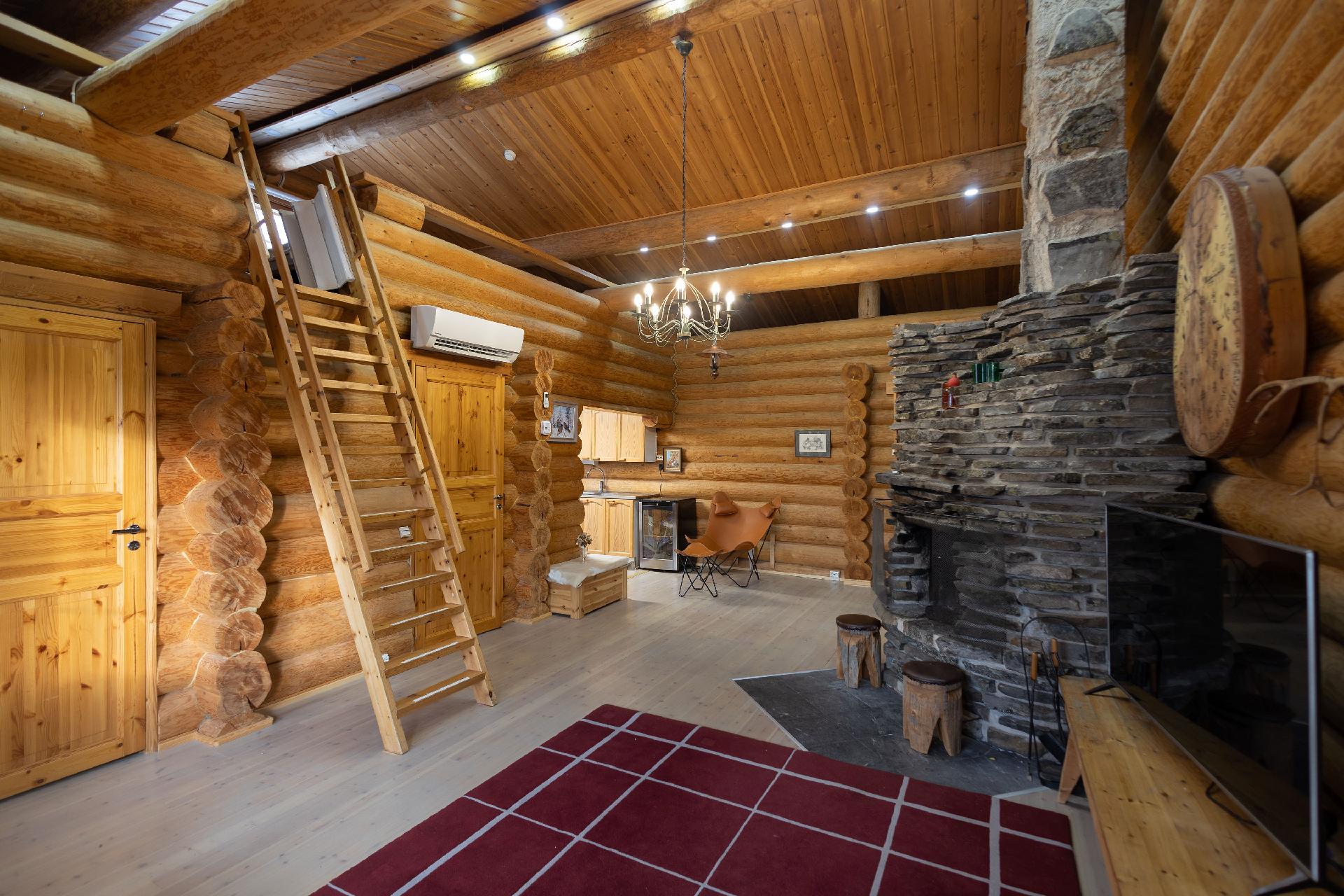 Korkea huonekorkeus tuo tilaan avaruutta