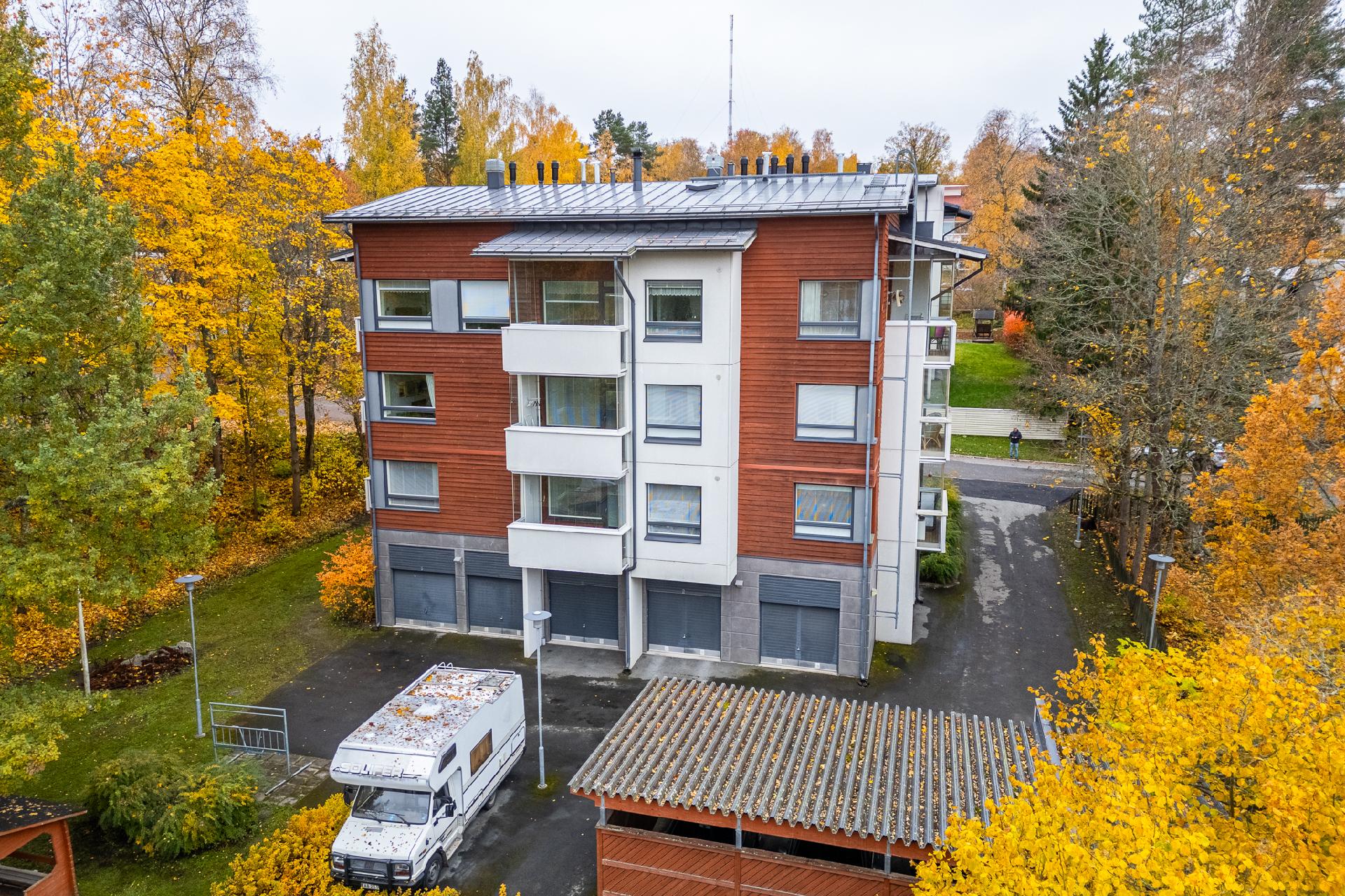 Taloyhtiön takapiha