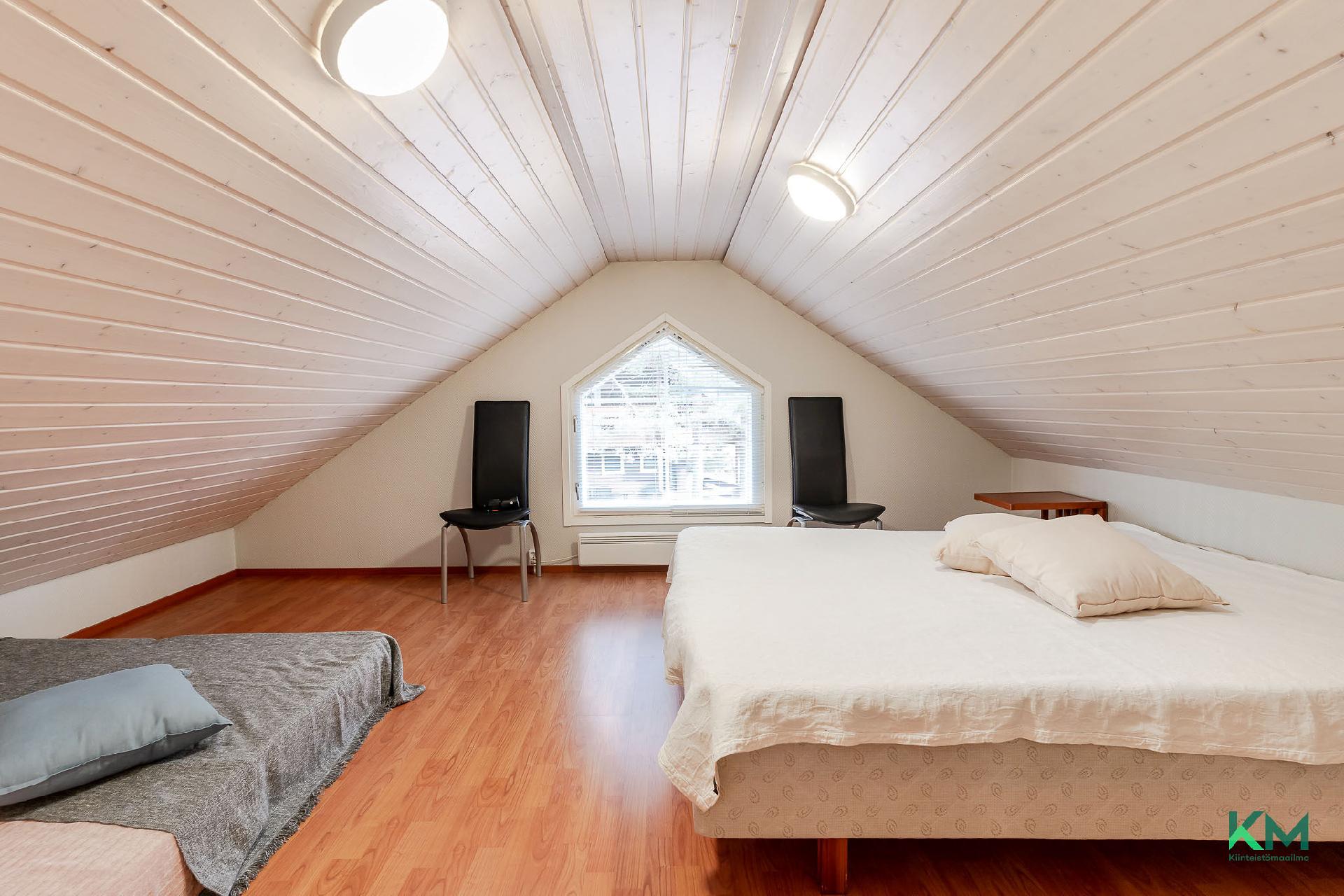 Yläkerran makuuhuone