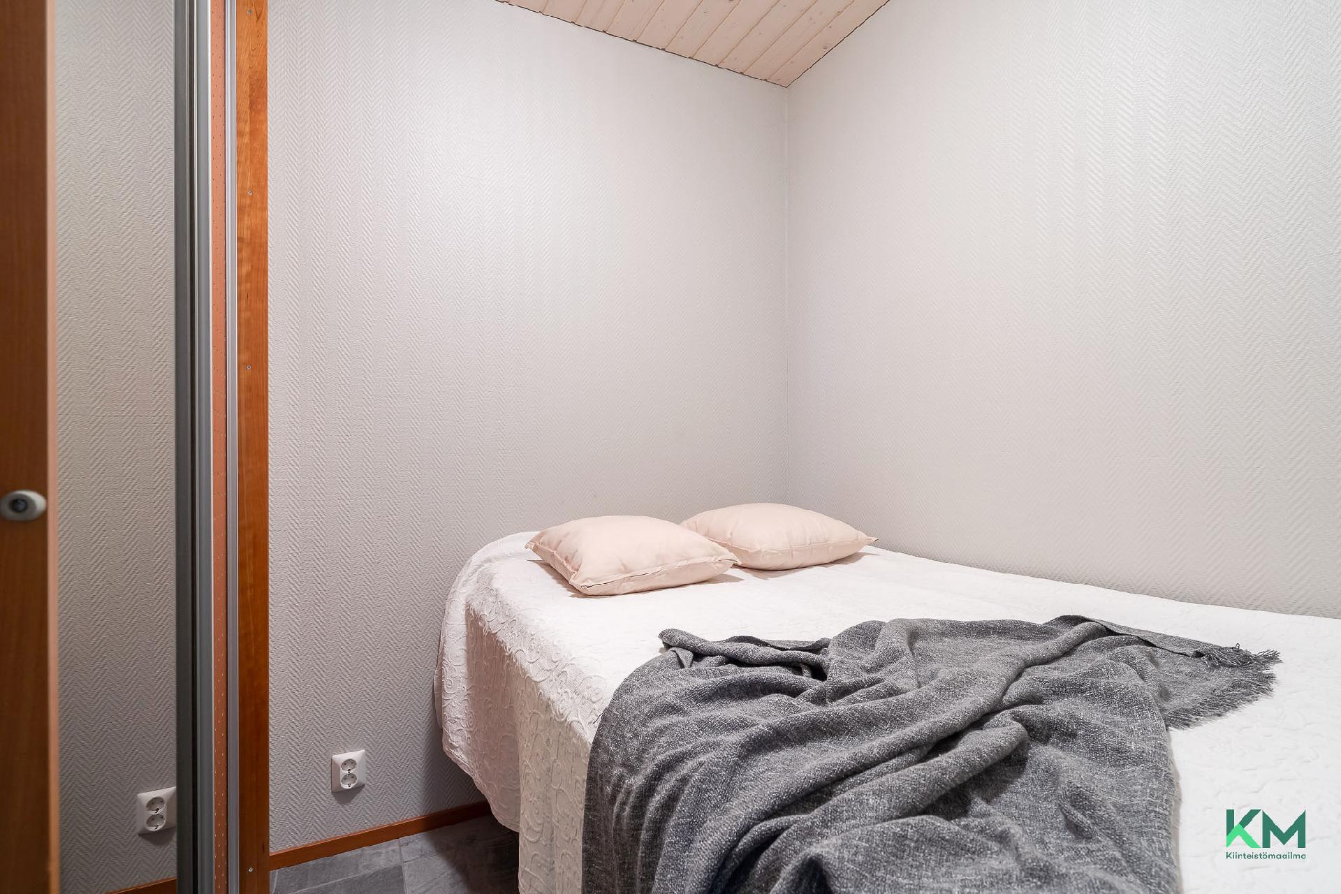 Alakerran makuualkovi