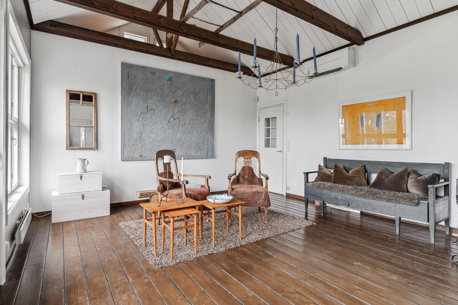 Takkahuone/ateljeetila