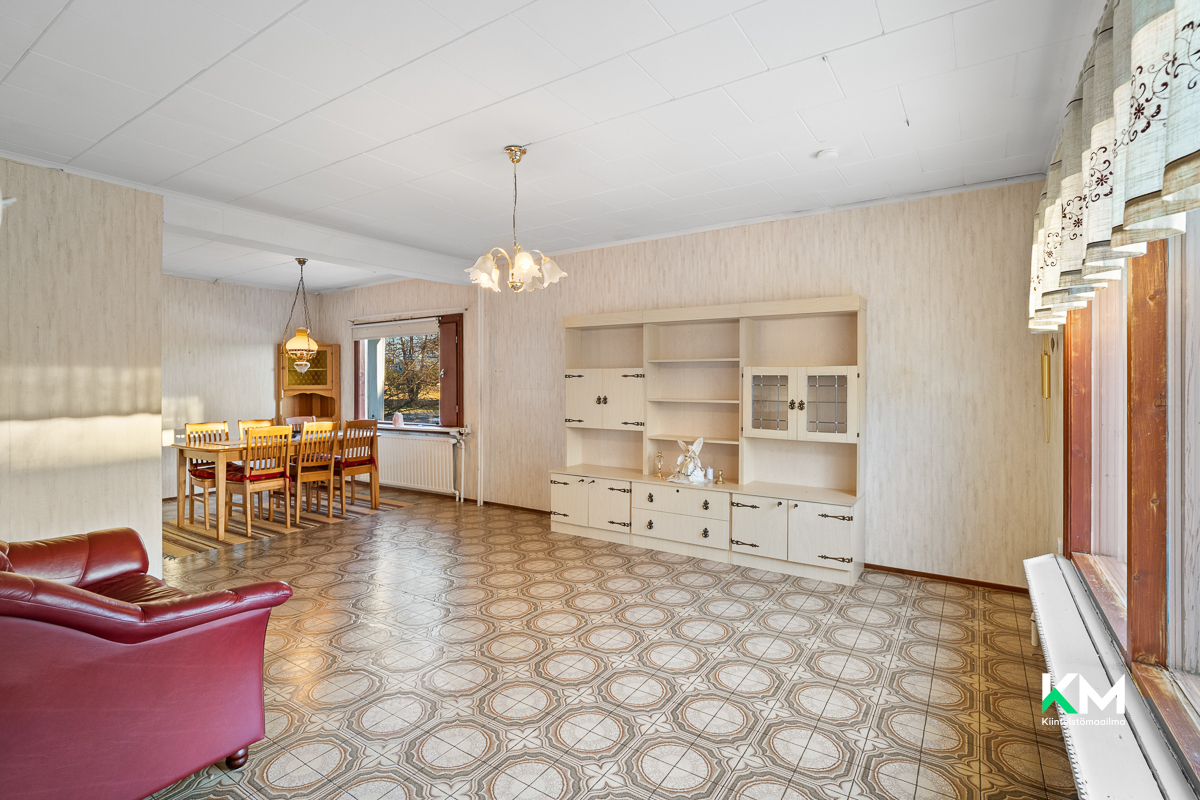 Lentokentäntie 440, Påras, Kruunupyy