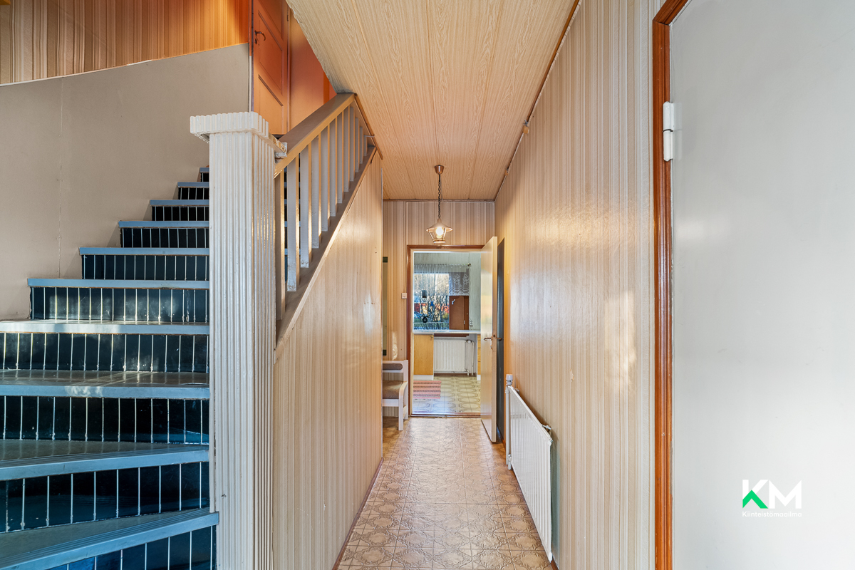 Lentokentäntie 440, Påras, Kruunupyy