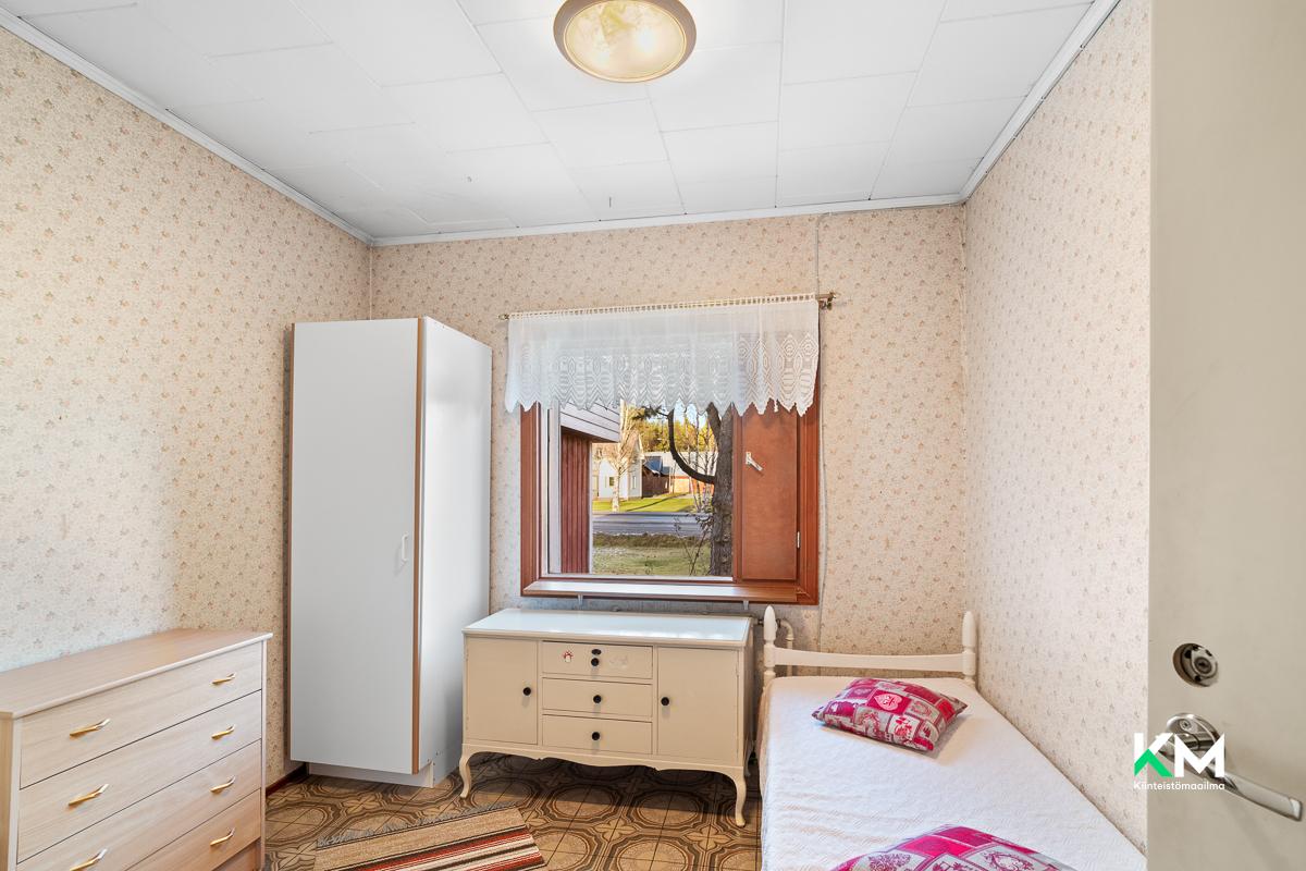 Lentokentäntie 440, Påras, Kruunupyy